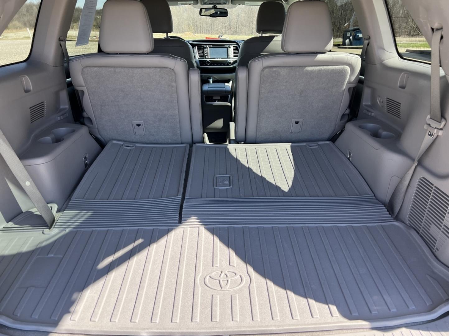 2016 WHITE /Tan Leather TOYOTA HIGHLANDER LIMITED (5TDDKRFH5GS) with an 3.5L V6 engine, Automatic transmission, located at 2990 Old Orchard Rd., Jackson, MO, 63755, 37.354214, -89.612106 - 2016 Toyota Highlander Limited Local 1-Owner 101xxx miles All Wheel Drive 3.5L V6 Automatic Leather 3rd Row Navigation Power/Heated/Cooled Seats Backup Camera Sunroof Bluetooth Cruise Power Windows/Locks/Mirrors We have financing available and we accept trades! Fill out a credit appli - Photo#22