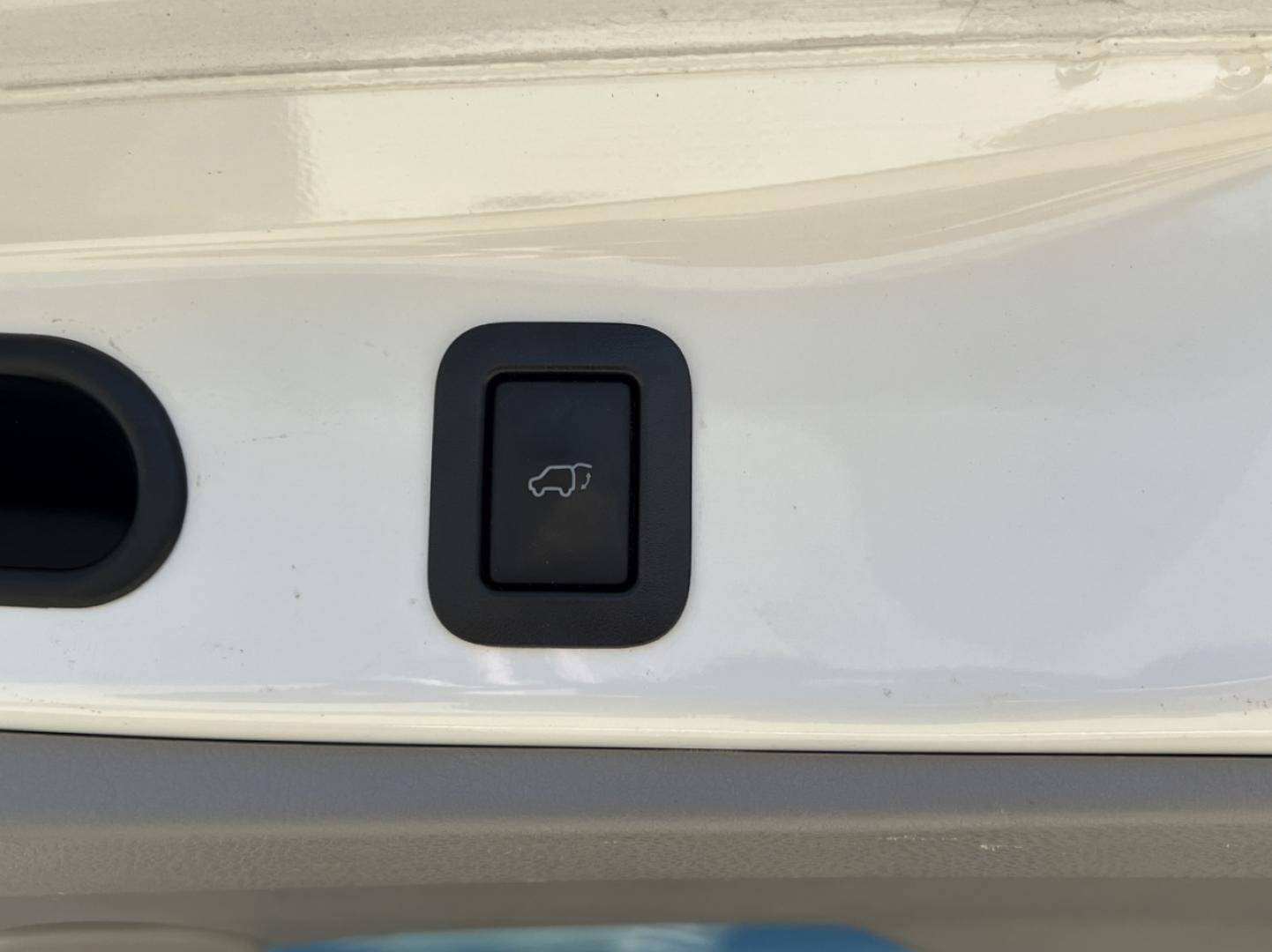 2016 WHITE /Tan Leather TOYOTA HIGHLANDER LIMITED (5TDDKRFH5GS) with an 3.5L V6 engine, Automatic transmission, located at 2990 Old Orchard Rd., Jackson, MO, 63755, 37.354214, -89.612106 - 2016 Toyota Highlander Limited Local 1-Owner 101xxx miles All Wheel Drive 3.5L V6 Automatic Leather 3rd Row Navigation Power/Heated/Cooled Seats Backup Camera Sunroof Bluetooth Cruise Power Windows/Locks/Mirrors We have financing available and we accept trades! Fill out a credit appli - Photo#23