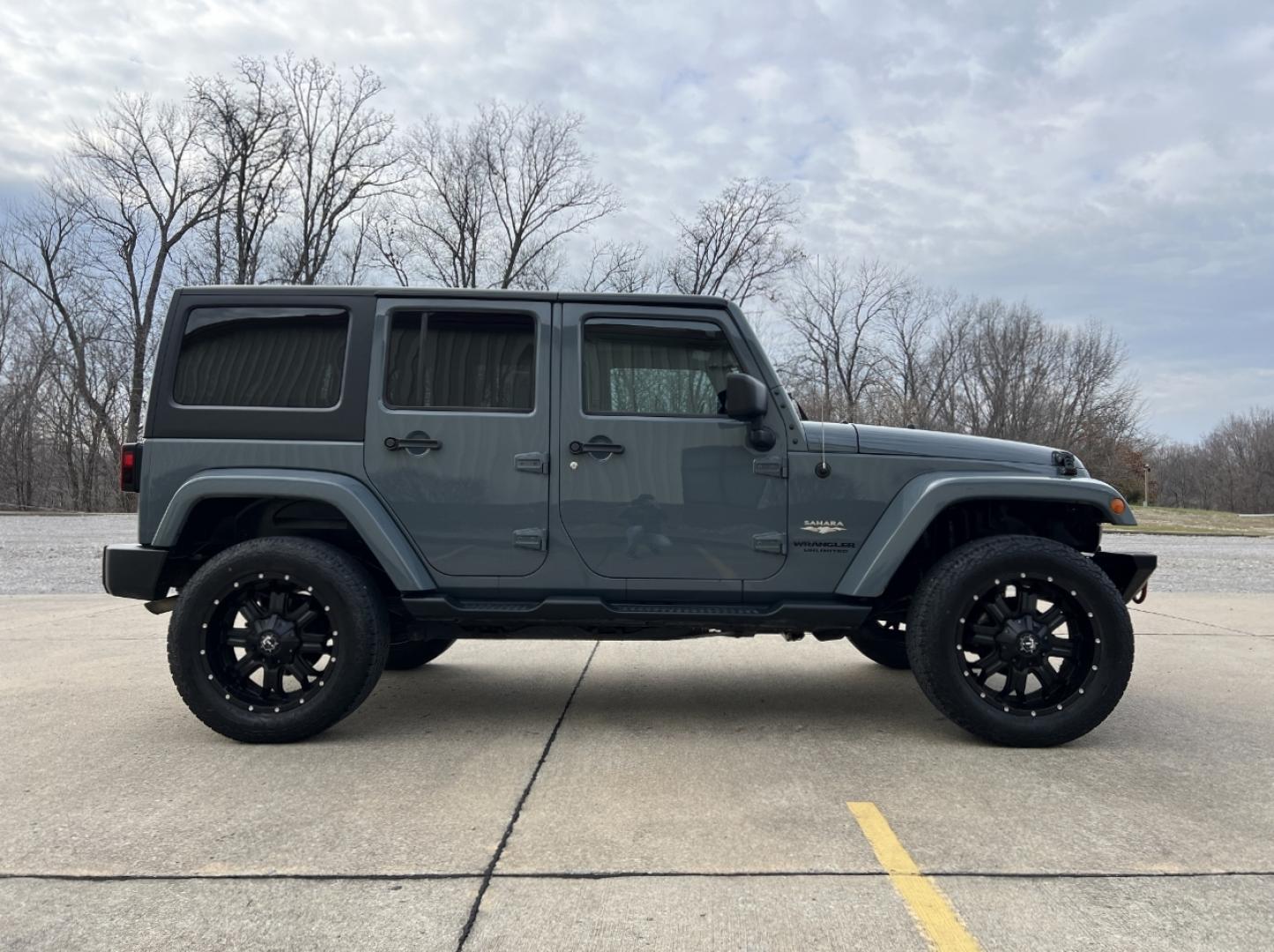 2015 GRAY /Black Cloth JEEP WRANGLER UNLIMI SAHARA (1C4HJWEG7FL) with an 3.6L V6 engine, Automatic transmission, located at 2990 Old Orchard Rd., Jackson, MO, 63755, 37.354214, -89.612106 - 2015 Jeep Wrangler Unlimited Sahara 114xxx miles 4 Wheel Drive 3.6L V6 Automatic Navigation Heated Seats 20" Wheels Bluetooth Cruise Power Windows/Locks/Mirrors We have financing available and we accept trades! Fill out a credit application on our website or come by today! If you have an - Photo#7