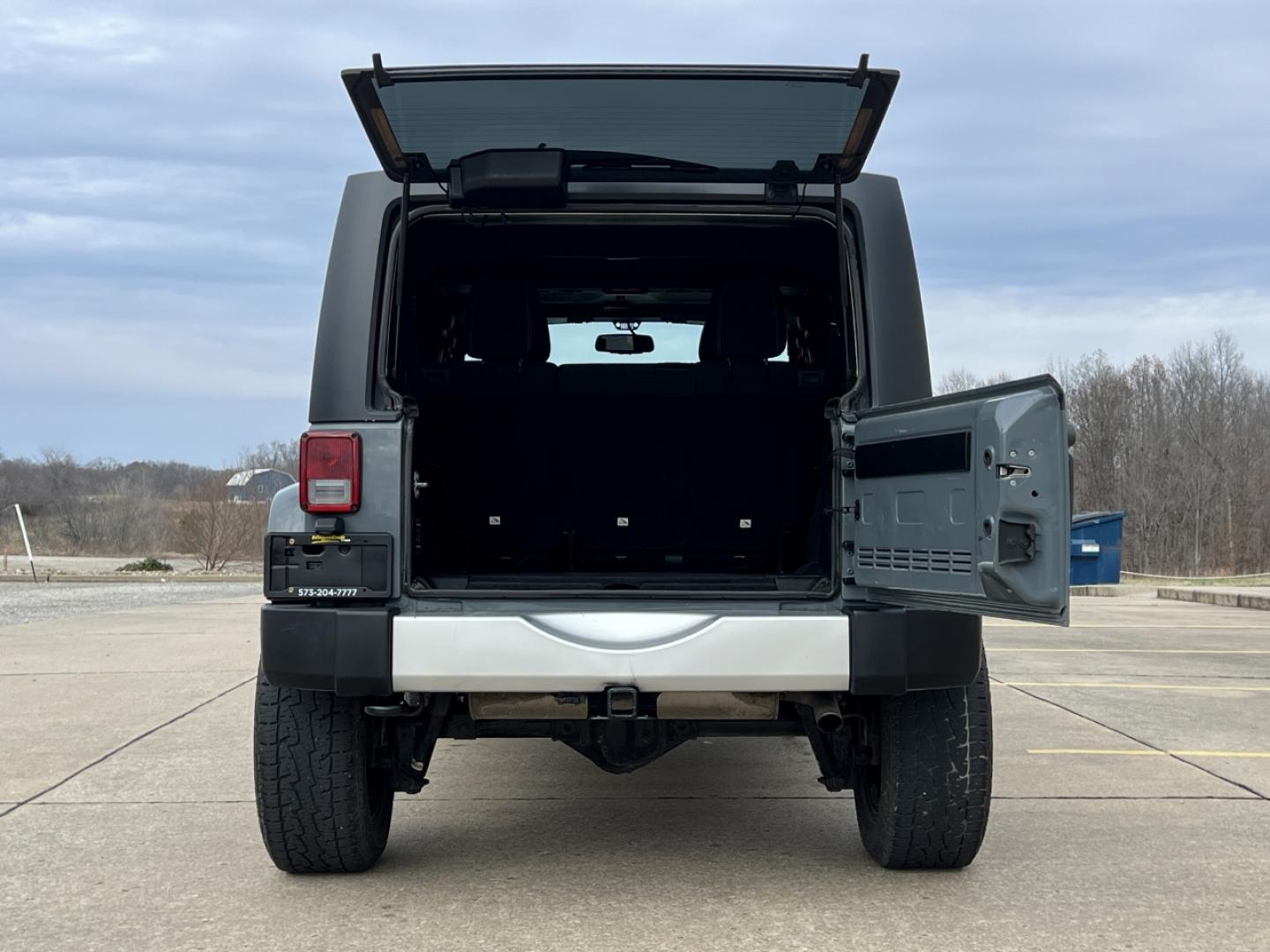 2015 GRAY /Black Cloth JEEP WRANGLER UNLIMI SAHARA (1C4HJWEG7FL) with an 3.6L V6 engine, Automatic transmission, located at 2990 Old Orchard Rd., Jackson, MO, 63755, 37.354214, -89.612106 - 2015 Jeep Wrangler Unlimited Sahara 114xxx miles 4 Wheel Drive 3.6L V6 Automatic Navigation Heated Seats 20" Wheels Bluetooth Cruise Power Windows/Locks/Mirrors We have financing available and we accept trades! Fill out a credit application on our website or come by today! If you have an - Photo#18