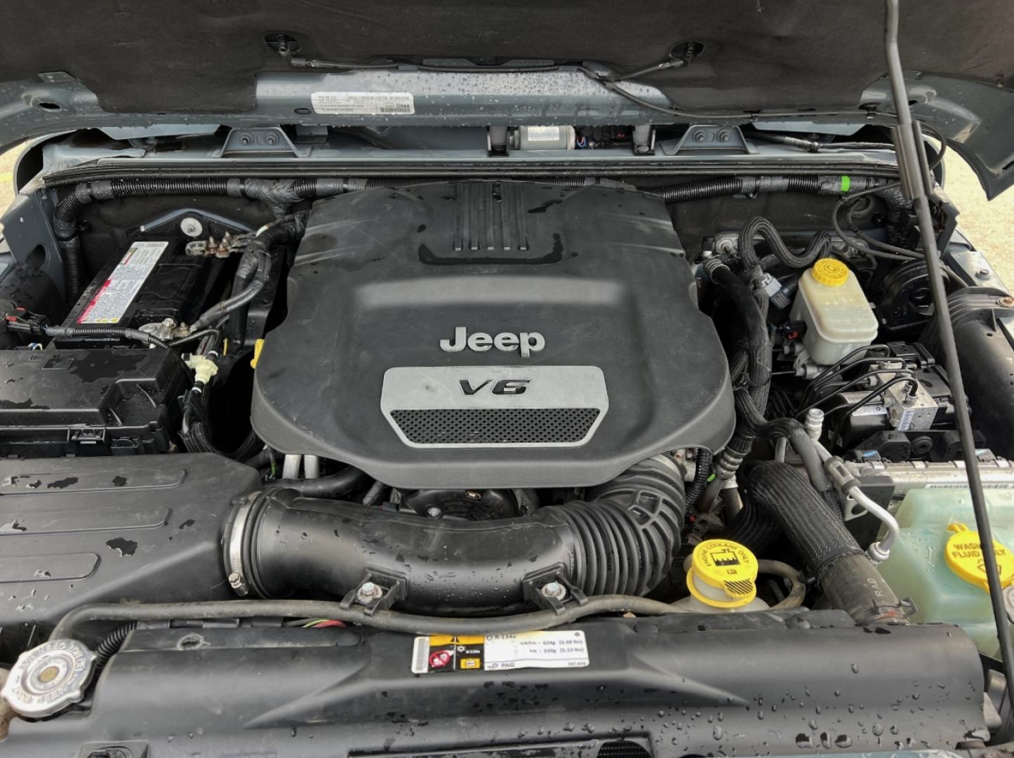 2015 GRAY /Black Cloth JEEP WRANGLER UNLIMI SAHARA (1C4HJWEG7FL) with an 3.6L V6 engine, Automatic transmission, located at 2990 Old Orchard Rd., Jackson, MO, 63755, 37.354214, -89.612106 - 2015 Jeep Wrangler Unlimited Sahara 114xxx miles 4 Wheel Drive 3.6L V6 Automatic Navigation Heated Seats 20" Wheels Bluetooth Cruise Power Windows/Locks/Mirrors We have financing available and we accept trades! Fill out a credit application on our website or come by today! If you have an - Photo#27