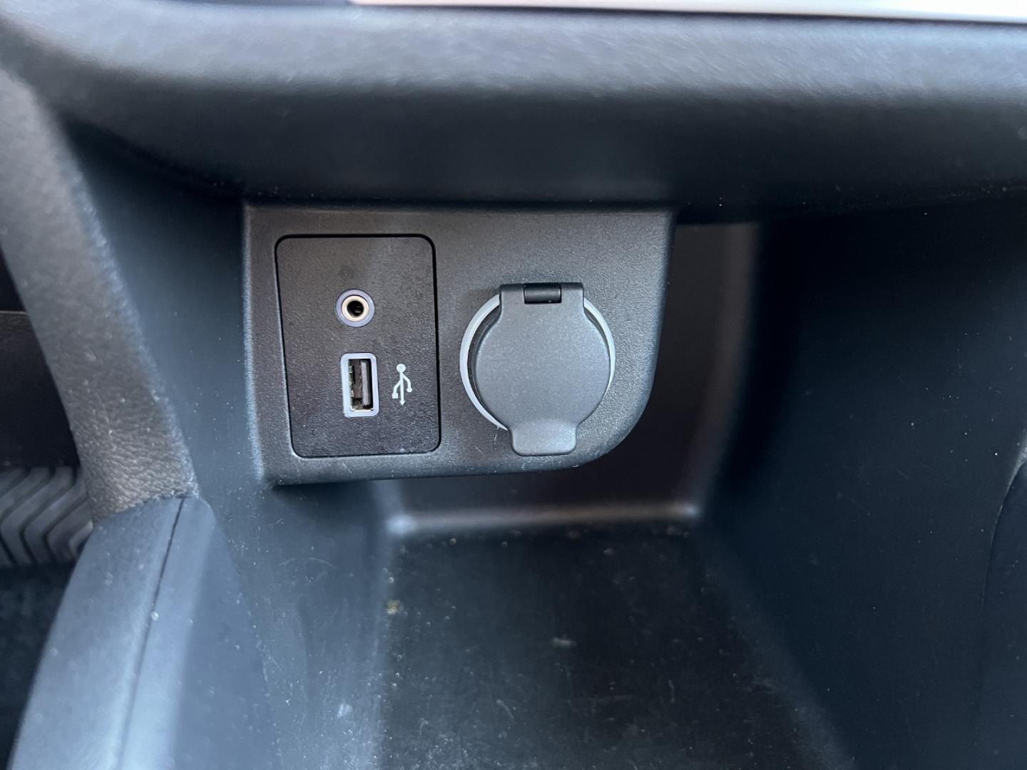2021 WHITE /Black Cloth NISSAN KICKS S (3N1CP5BV2ML) with an 1.6L 4 Cyl. engine, Continuously Variable transmission, located at 506 S. Kingshighway, Cape Girardeau, MO, 63703, 37.294994, -89.556206 - 2021 Nissan Kicks S 1-Owner 146xxx miles Front Wheel Drive 1.6L 4 Cyl. Automatic Backup Camera Bluetooth Cruise Power Windows/Locks/Mirrors We have financing available and we accept trades! Fill out a credit application on our website or come by today! If you have any questions, give us a - Photo#24
