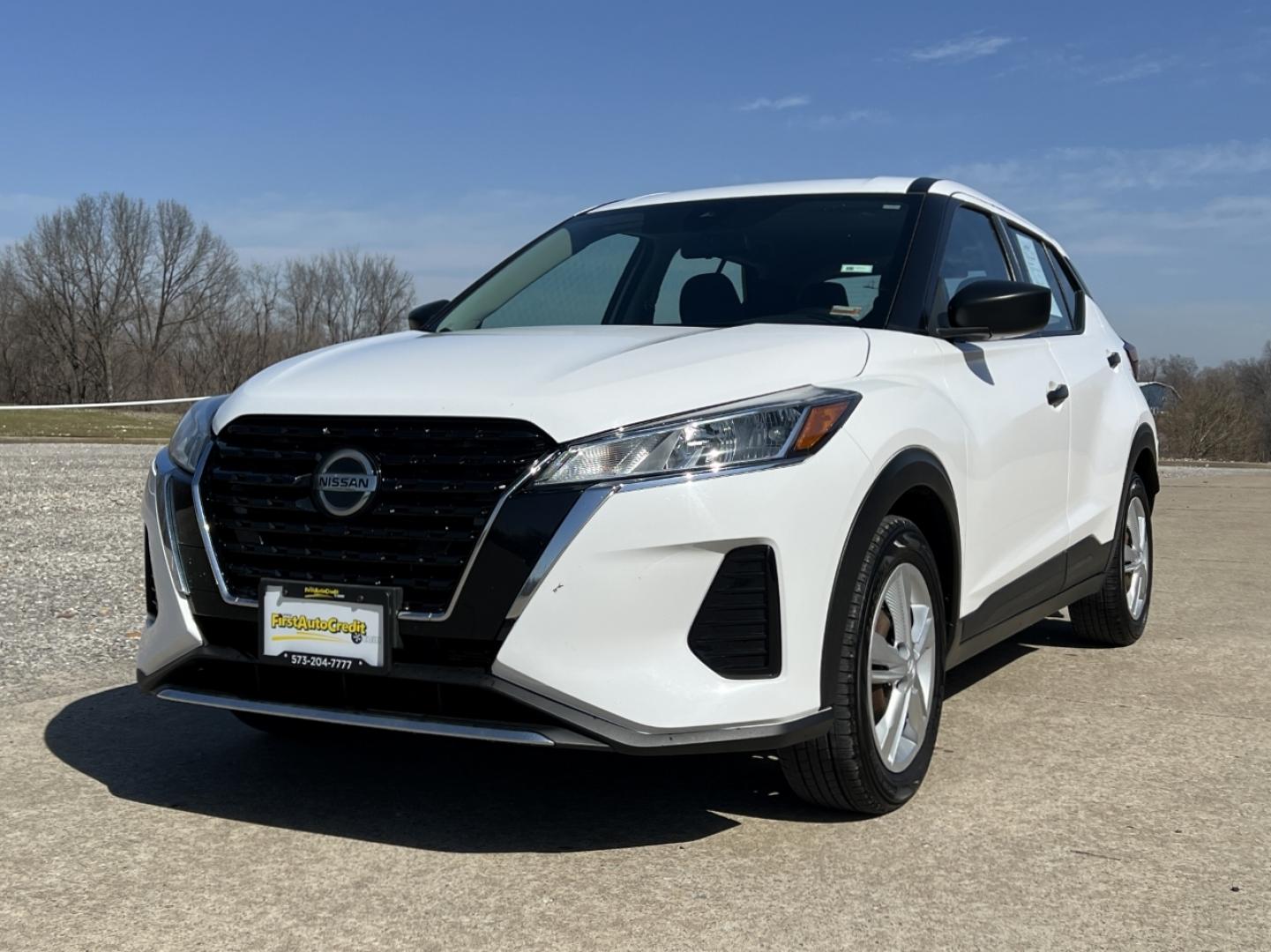 2021 WHITE /Black Cloth NISSAN KICKS S (3N1CP5BV2ML) with an 1.6L 4 Cyl. engine, Continuously Variable transmission, located at 506 S. Kingshighway, Cape Girardeau, MO, 63703, 37.294994, -89.556206 - 2021 Nissan Kicks S 1-Owner 146xxx miles Front Wheel Drive 1.6L 4 Cyl. Automatic Backup Camera Bluetooth Cruise Power Windows/Locks/Mirrors We have financing available and we accept trades! Fill out a credit application on our website or come by today! If you have any questions, give us a - Photo#3
