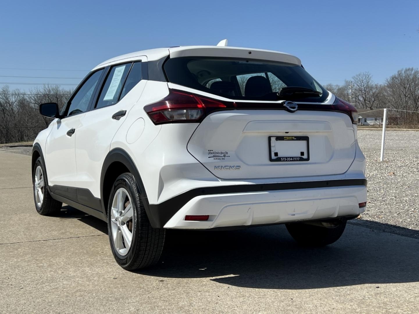 2021 WHITE /Black Cloth NISSAN KICKS S (3N1CP5BV2ML) with an 1.6L 4 Cyl. engine, Continuously Variable transmission, located at 506 S. Kingshighway, Cape Girardeau, MO, 63703, 37.294994, -89.556206 - 2021 Nissan Kicks S 1-Owner 146xxx miles Front Wheel Drive 1.6L 4 Cyl. Automatic Backup Camera Bluetooth Cruise Power Windows/Locks/Mirrors We have financing available and we accept trades! Fill out a credit application on our website or come by today! If you have any questions, give us a - Photo#7