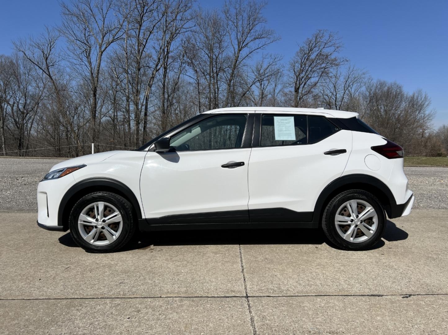 2021 WHITE /Black Cloth NISSAN KICKS S (3N1CP5BV2ML) with an 1.6L 4 Cyl. engine, Continuously Variable transmission, located at 506 S. Kingshighway, Cape Girardeau, MO, 63703, 37.294994, -89.556206 - 2021 Nissan Kicks S 1-Owner 146xxx miles Front Wheel Drive 1.6L 4 Cyl. Automatic Backup Camera Bluetooth Cruise Power Windows/Locks/Mirrors We have financing available and we accept trades! Fill out a credit application on our website or come by today! If you have any questions, give us a - Photo#4