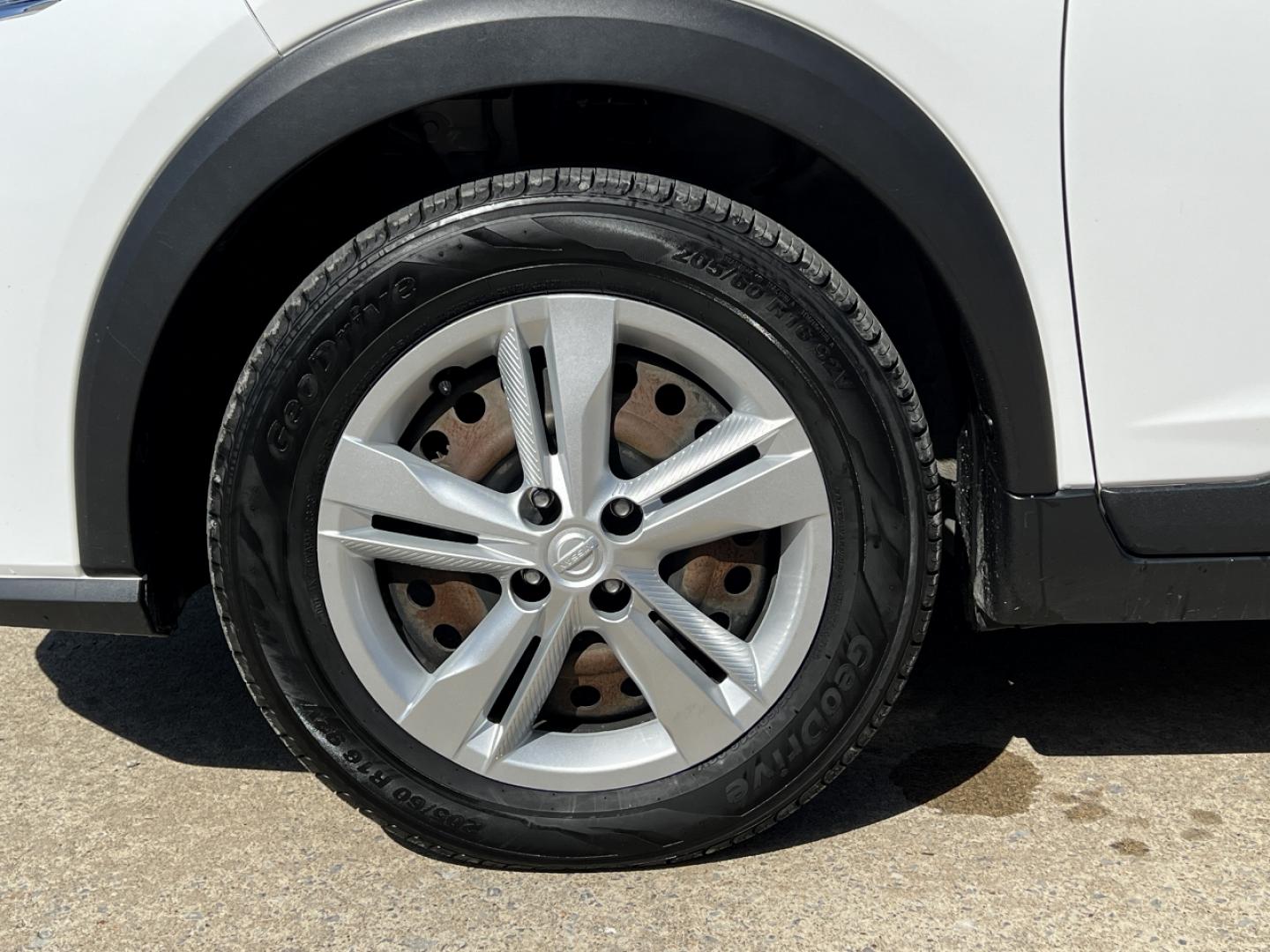 2021 WHITE /Black Cloth NISSAN KICKS S (3N1CP5BV2ML) with an 1.6L 4 Cyl. engine, Continuously Variable transmission, located at 506 S. Kingshighway, Cape Girardeau, MO, 63703, 37.294994, -89.556206 - 2021 Nissan Kicks S 1-Owner 146xxx miles Front Wheel Drive 1.6L 4 Cyl. Automatic Backup Camera Bluetooth Cruise Power Windows/Locks/Mirrors We have financing available and we accept trades! Fill out a credit application on our website or come by today! If you have any questions, give us a - Photo#29