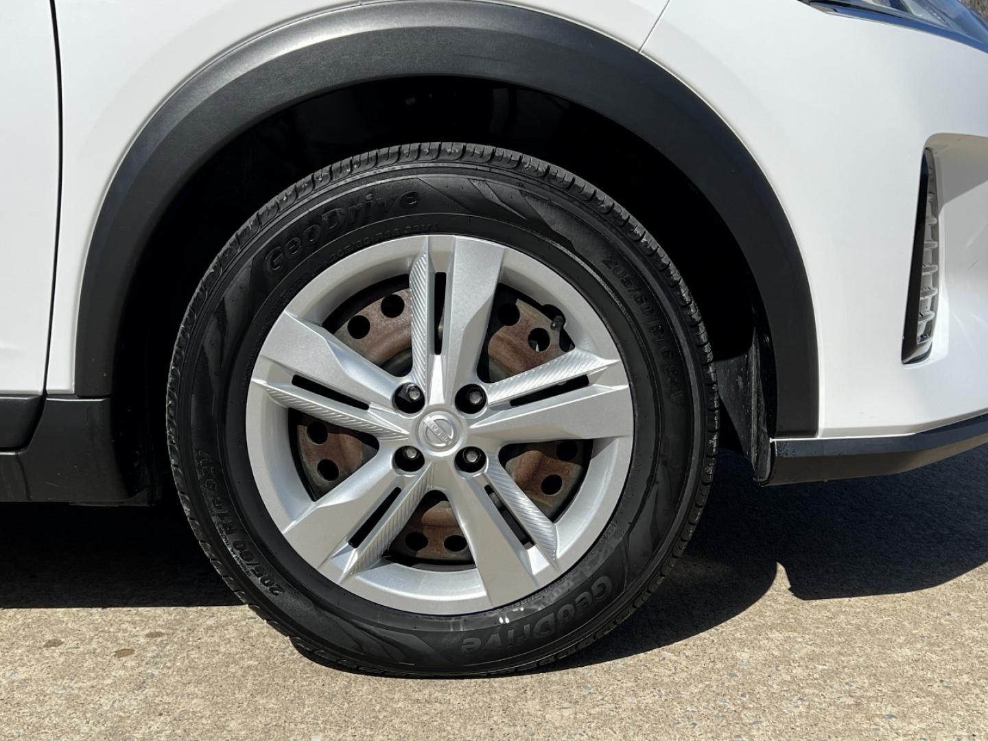 2021 WHITE /Black Cloth NISSAN KICKS S (3N1CP5BV2ML) with an 1.6L 4 Cyl. engine, Continuously Variable transmission, located at 506 S. Kingshighway, Cape Girardeau, MO, 63703, 37.294994, -89.556206 - 2021 Nissan Kicks S 1-Owner 146xxx miles Front Wheel Drive 1.6L 4 Cyl. Automatic Backup Camera Bluetooth Cruise Power Windows/Locks/Mirrors We have financing available and we accept trades! Fill out a credit application on our website or come by today! If you have any questions, give us a - Photo#33