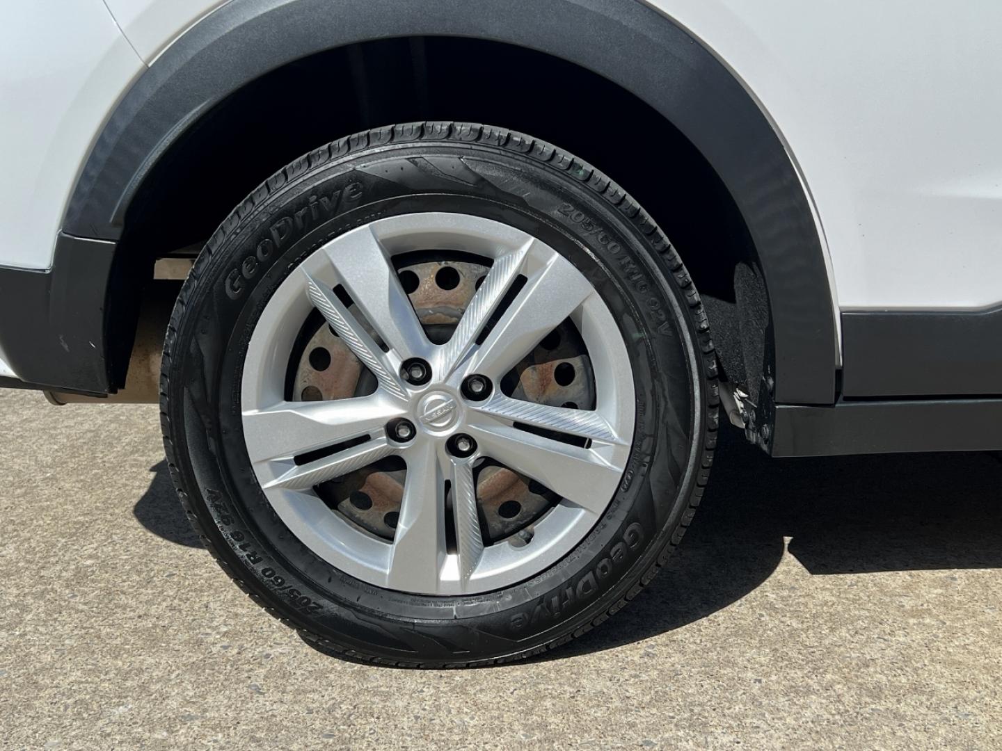 2021 WHITE /Black Cloth NISSAN KICKS S (3N1CP5BV2ML) with an 1.6L 4 Cyl. engine, Continuously Variable transmission, located at 506 S. Kingshighway, Cape Girardeau, MO, 63703, 37.294994, -89.556206 - 2021 Nissan Kicks S 1-Owner 146xxx miles Front Wheel Drive 1.6L 4 Cyl. Automatic Backup Camera Bluetooth Cruise Power Windows/Locks/Mirrors We have financing available and we accept trades! Fill out a credit application on our website or come by today! If you have any questions, give us a - Photo#32