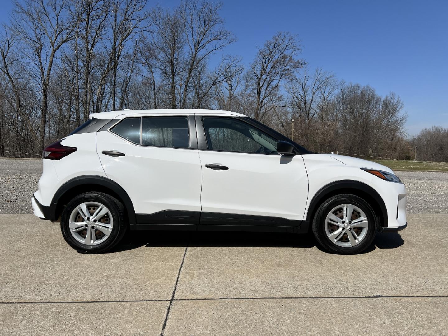 2021 WHITE /Black Cloth NISSAN KICKS S (3N1CP5BV2ML) with an 1.6L 4 Cyl. engine, Continuously Variable transmission, located at 506 S. Kingshighway, Cape Girardeau, MO, 63703, 37.294994, -89.556206 - 2021 Nissan Kicks S 1-Owner 146xxx miles Front Wheel Drive 1.6L 4 Cyl. Automatic Backup Camera Bluetooth Cruise Power Windows/Locks/Mirrors We have financing available and we accept trades! Fill out a credit application on our website or come by today! If you have any questions, give us a - Photo#5