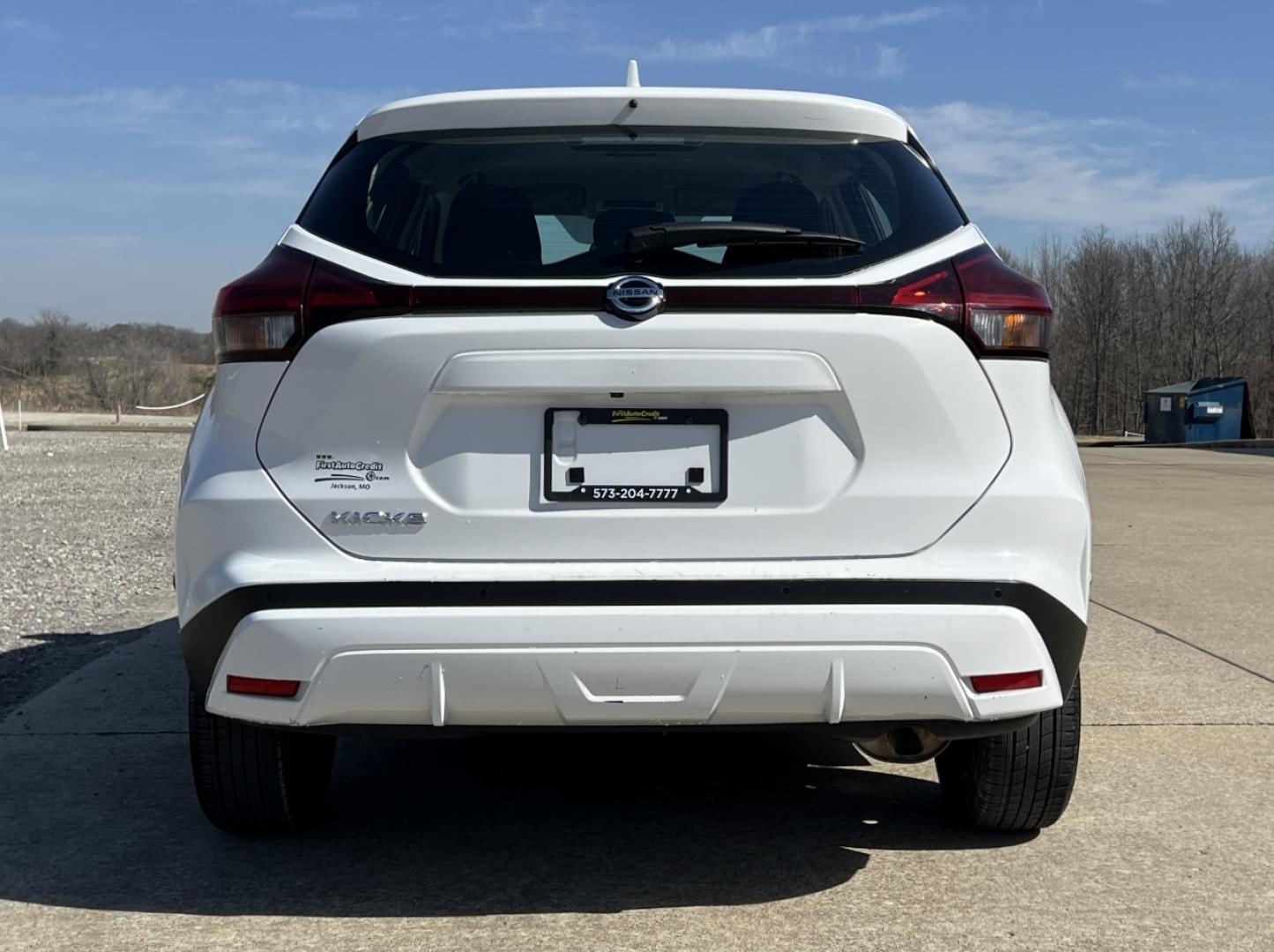 2021 WHITE /Black Cloth NISSAN KICKS S (3N1CP5BV2ML) with an 1.6L 4 Cyl. engine, Continuously Variable transmission, located at 506 S. Kingshighway, Cape Girardeau, MO, 63703, 37.294994, -89.556206 - 2021 Nissan Kicks S 1-Owner 146xxx miles Front Wheel Drive 1.6L 4 Cyl. Automatic Backup Camera Bluetooth Cruise Power Windows/Locks/Mirrors We have financing available and we accept trades! Fill out a credit application on our website or come by today! If you have any questions, give us a - Photo#8
