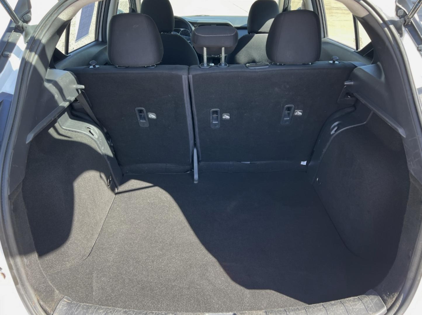 2021 WHITE /Black Cloth NISSAN KICKS S (3N1CP5BV2ML) with an 1.6L 4 Cyl. engine, Continuously Variable transmission, located at 506 S. Kingshighway, Cape Girardeau, MO, 63703, 37.294994, -89.556206 - 2021 Nissan Kicks S 1-Owner 146xxx miles Front Wheel Drive 1.6L 4 Cyl. Automatic Backup Camera Bluetooth Cruise Power Windows/Locks/Mirrors We have financing available and we accept trades! Fill out a credit application on our website or come by today! If you have any questions, give us a - Photo#17