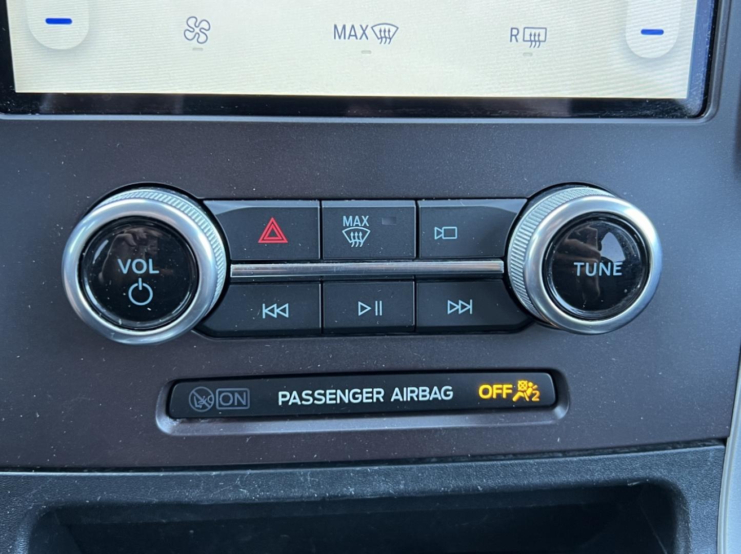 2021 SILVER /Black Cloth FORD EDGE SE (2FMPK3G94MB) with an 2.0L 4 Cyl. engine, Automatic transmission, located at 506 S. Kingshighway, Cape Girardeau, MO, 63703, 37.294994, -89.556206 - 2021 Ford Edge SE 1-Owner 89xxx miles Front Wheel Drive 2.0L 4 Cyl. Automatic New Tires Backup Camera Bluetooth Cruise Power Windows/Locks/Mirrors We have financing available and we accept trades! Fill out a credit application on our website or come by today! If you have any questions, g - Photo#25