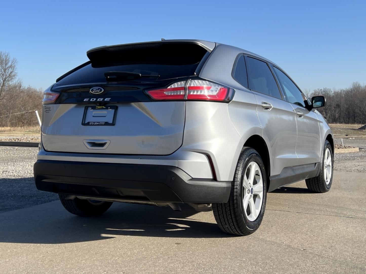 2021 SILVER /Black Cloth FORD EDGE SE (2FMPK3G94MB) with an 2.0L 4 Cyl. engine, Automatic transmission, located at 506 S. Kingshighway, Cape Girardeau, MO, 63703, 37.294994, -89.556206 - 2021 Ford Edge SE 1-Owner 89xxx miles Front Wheel Drive 2.0L 4 Cyl. Automatic New Tires Backup Camera Bluetooth Cruise Power Windows/Locks/Mirrors We have financing available and we accept trades! Fill out a credit application on our website or come by today! If you have any questions, g - Photo#6