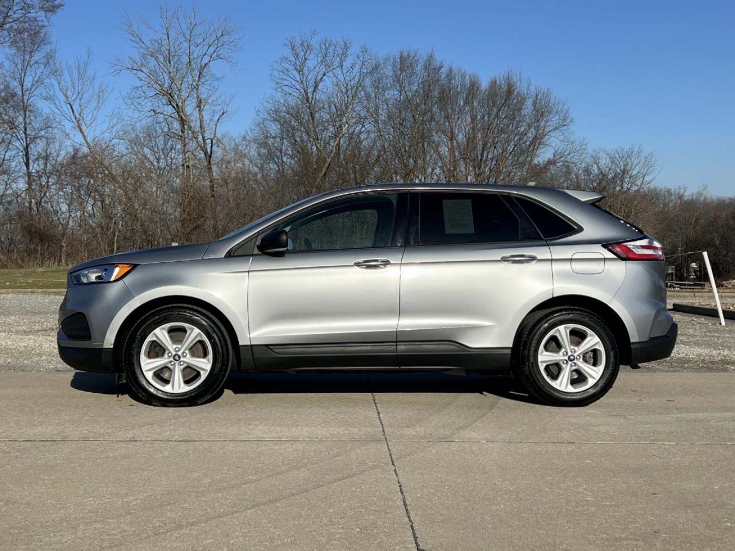 2021 SILVER /Black Cloth FORD EDGE SE (2FMPK3G94MB) with an 2.0L 4 Cyl. engine, Automatic transmission, located at 506 S. Kingshighway, Cape Girardeau, MO, 63703, 37.294994, -89.556206 - 2021 Ford Edge SE 1-Owner 89xxx miles Front Wheel Drive 2.0L 4 Cyl. Automatic New Tires Backup Camera Bluetooth Cruise Power Windows/Locks/Mirrors We have financing available and we accept trades! Fill out a credit application on our website or come by today! If you have any questions, g - Photo#4
