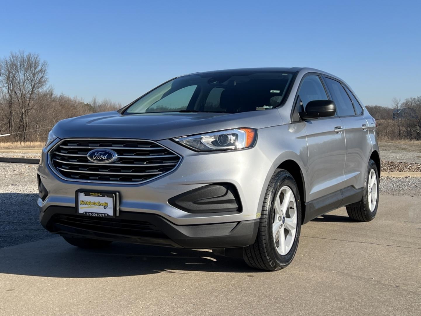 2021 SILVER /Black Cloth FORD EDGE SE (2FMPK3G94MB) with an 2.0L 4 Cyl. engine, Automatic transmission, located at 506 S. Kingshighway, Cape Girardeau, MO, 63703, 37.294994, -89.556206 - 2021 Ford Edge SE 1-Owner 89xxx miles Front Wheel Drive 2.0L 4 Cyl. Automatic New Tires Backup Camera Bluetooth Cruise Power Windows/Locks/Mirrors We have financing available and we accept trades! Fill out a credit application on our website or come by today! If you have any questions, g - Photo#3