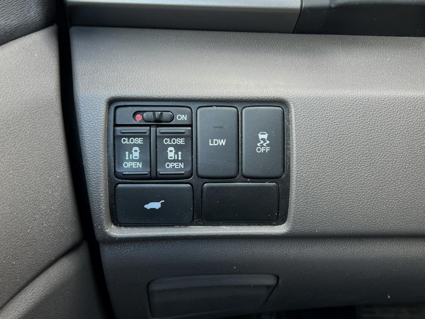 2015 SILVER /Gray Leather Honda Odyssey EX-L (5FNRL5H63FB) with an 3.5L V6 engine, Automatic transmission, located at 2990 Old Orchard Rd., Jackson, MO, 63755, 37.354214, -89.612106 - 2015 Honda Odyssey EX-L 224xxx miles Front Wheel Drive 3.5L V6 Automatic Leather 3rd Row New Tires Backup Camera Power/Heated Seats Sunroof Bluetooth Cruise Power Windows/Locks/Mirrors We have financing available and we accept trades! Fill out a credit application on our website or com - Photo#27