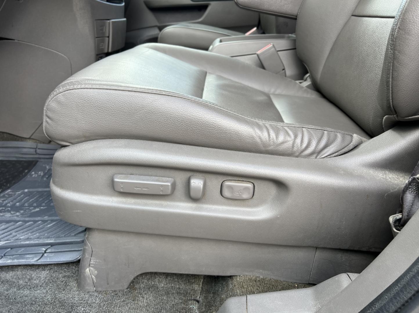 2015 SILVER /Gray Leather Honda Odyssey EX-L (5FNRL5H63FB) with an 3.5L V6 engine, Automatic transmission, located at 2990 Old Orchard Rd., Jackson, MO, 63755, 37.354214, -89.612106 - 2015 Honda Odyssey EX-L 224xxx miles Front Wheel Drive 3.5L V6 Automatic Leather 3rd Row New Tires Backup Camera Power/Heated Seats Sunroof Bluetooth Cruise Power Windows/Locks/Mirrors We have financing available and we accept trades! Fill out a credit application on our website or com - Photo#5