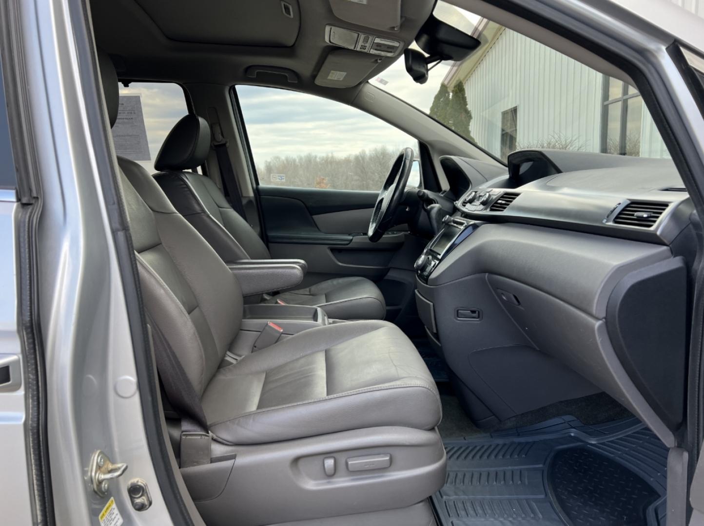 2015 SILVER /Gray Leather Honda Odyssey EX-L (5FNRL5H63FB) with an 3.5L V6 engine, Automatic transmission, located at 2990 Old Orchard Rd., Jackson, MO, 63755, 37.354214, -89.612106 - 2015 Honda Odyssey EX-L 224xxx miles Front Wheel Drive 3.5L V6 Automatic Leather 3rd Row New Tires Backup Camera Power/Heated Seats Sunroof Bluetooth Cruise Power Windows/Locks/Mirrors We have financing available and we accept trades! Fill out a credit application on our website or com - Photo#16