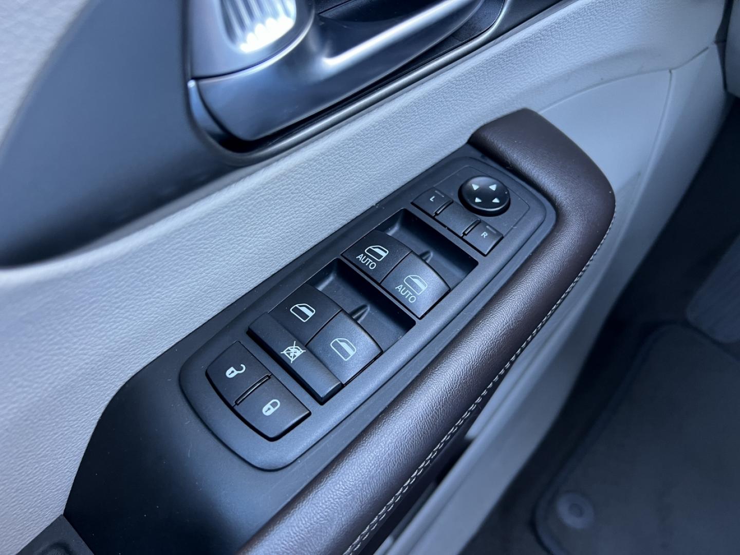 2021 WHITE /Gray Cloth CHRYSLER VOYAGER LX (2C4RC1CG5MR) with an 3.6L V6 engine, Automatic transmission, located at 2990 Old Orchard Rd., Jackson, MO, 63755, 37.354214, -89.612106 - 2021 Chrysler Voyager LX 1-Owner 95xxx miles Front Wheel Drive 3.6L V6 Automatic 3rd Row Backup Camera Power Driver Seat Stow 'N Go Bluetooth Cruise Power Windows/Locks/Mirrors We have financing available and we accept trades! Fill out a credit application on our website or come by toda - Photo#27
