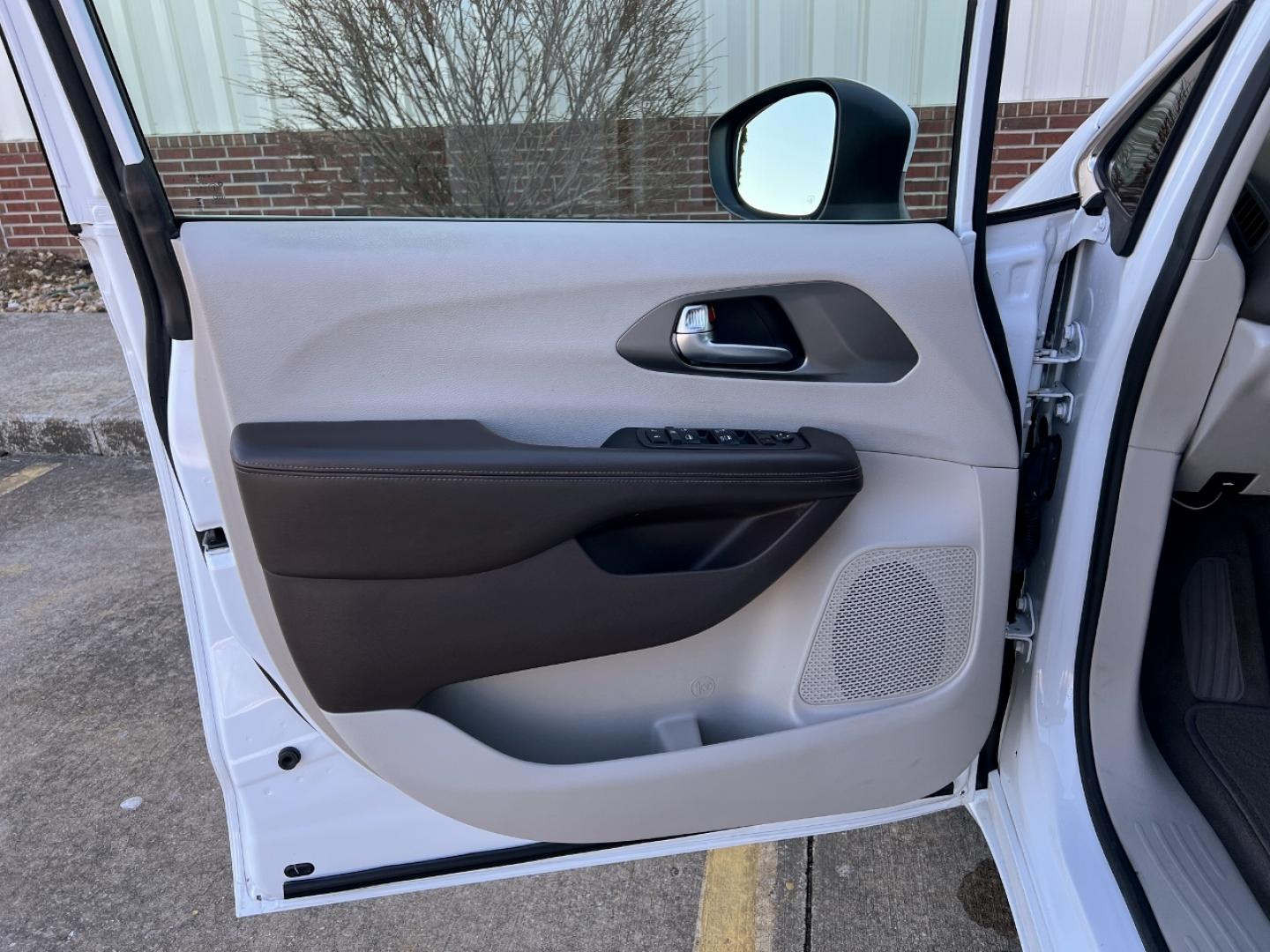 2021 WHITE /Gray Cloth CHRYSLER VOYAGER LX (2C4RC1CG5MR) with an 3.6L V6 engine, Automatic transmission, located at 2990 Old Orchard Rd., Jackson, MO, 63755, 37.354214, -89.612106 - 2021 Chrysler Voyager LX 1-Owner 95xxx miles Front Wheel Drive 3.6L V6 Automatic 3rd Row Backup Camera Power Driver Seat Stow 'N Go Bluetooth Cruise Power Windows/Locks/Mirrors We have financing available and we accept trades! Fill out a credit application on our website or come by toda - Photo#11