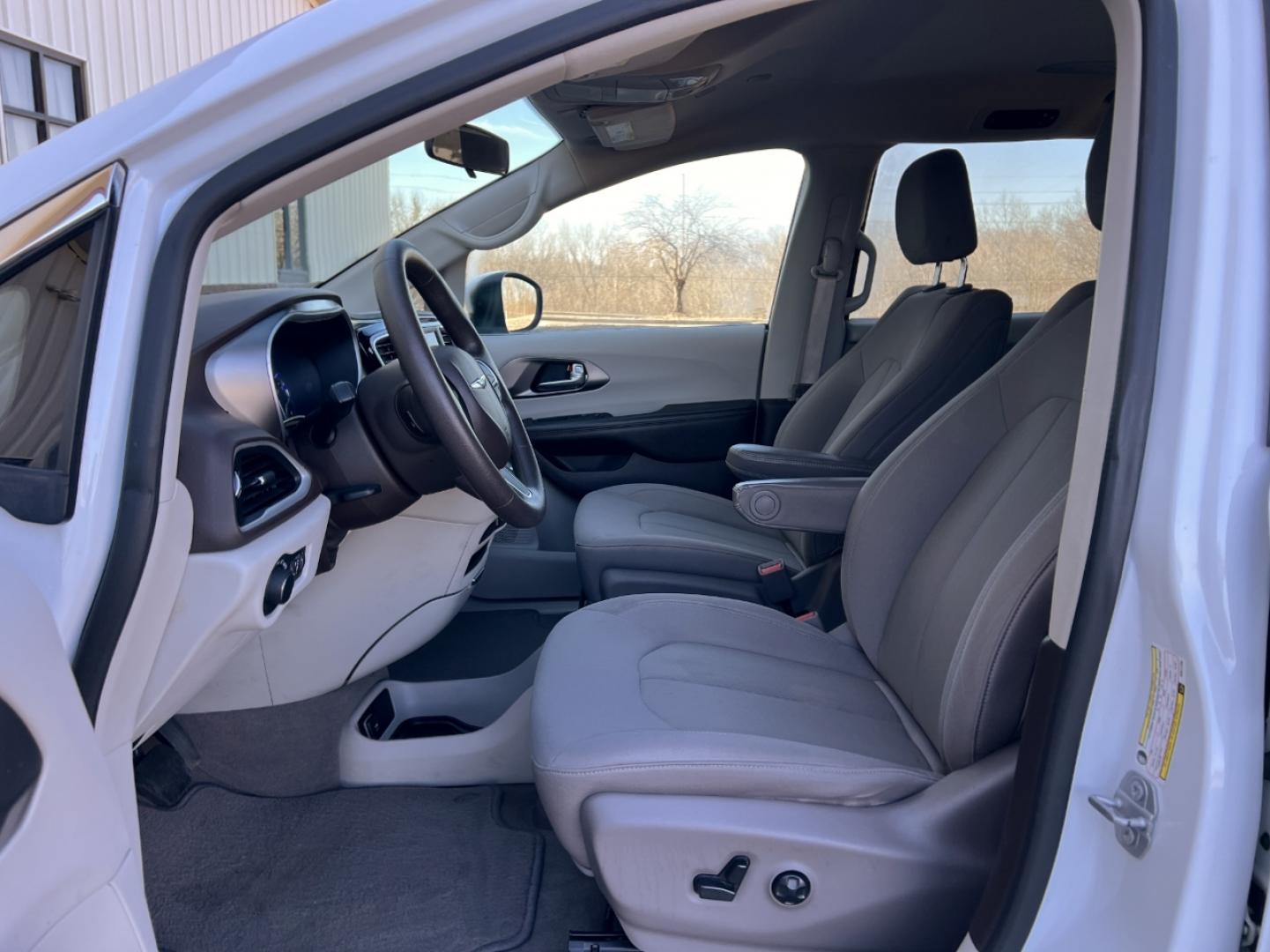 2021 WHITE /Gray Cloth CHRYSLER VOYAGER LX (2C4RC1CG5MR) with an 3.6L V6 engine, Automatic transmission, located at 2990 Old Orchard Rd., Jackson, MO, 63755, 37.354214, -89.612106 - 2021 Chrysler Voyager LX 1-Owner 95xxx miles Front Wheel Drive 3.6L V6 Automatic 3rd Row Backup Camera Power Driver Seat Stow 'N Go Bluetooth Cruise Power Windows/Locks/Mirrors We have financing available and we accept trades! Fill out a credit application on our website or come by toda - Photo#12