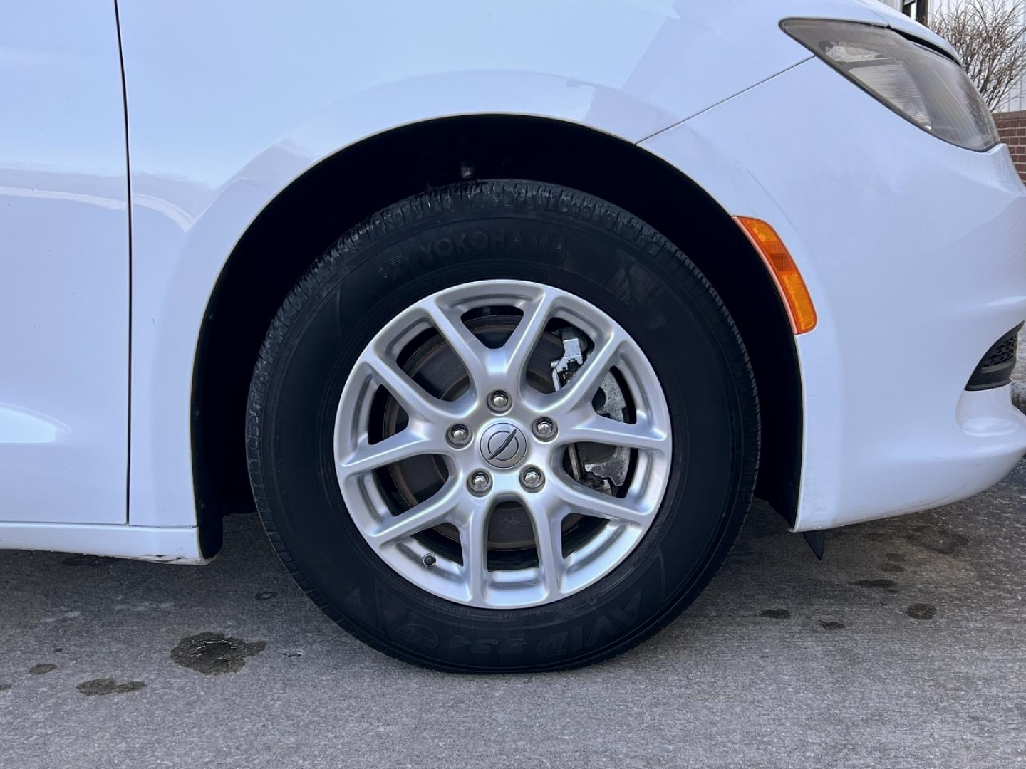 2021 WHITE /Gray Cloth CHRYSLER VOYAGER LX (2C4RC1CG5MR) with an 3.6L V6 engine, Automatic transmission, located at 2990 Old Orchard Rd., Jackson, MO, 63755, 37.354214, -89.612106 - 2021 Chrysler Voyager LX 1-Owner 95xxx miles Front Wheel Drive 3.6L V6 Automatic 3rd Row Backup Camera Power Driver Seat Stow 'N Go Bluetooth Cruise Power Windows/Locks/Mirrors We have financing available and we accept trades! Fill out a credit application on our website or come by toda - Photo#38