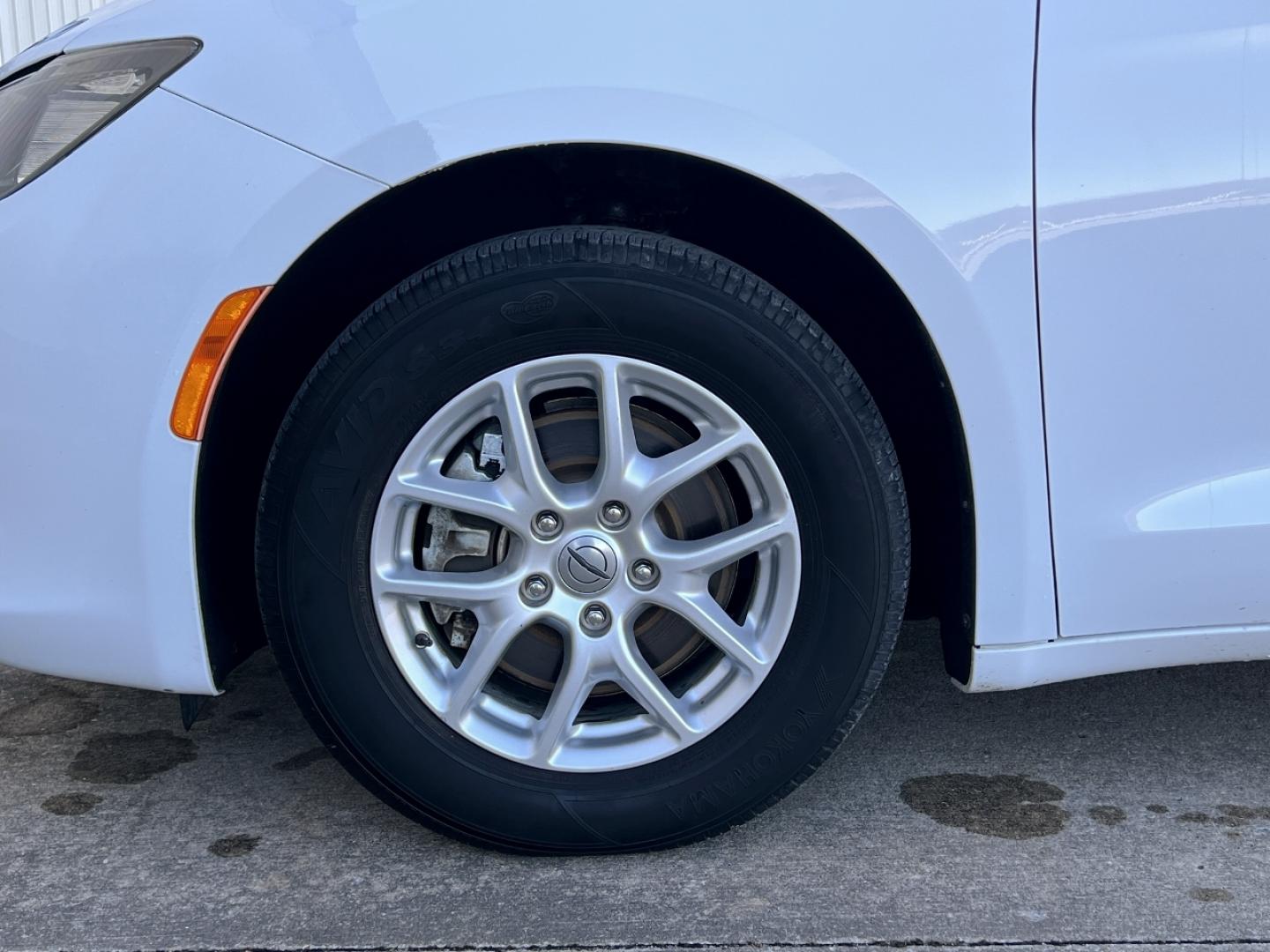 2021 WHITE /Gray Cloth CHRYSLER VOYAGER LX (2C4RC1CG5MR) with an 3.6L V6 engine, Automatic transmission, located at 2990 Old Orchard Rd., Jackson, MO, 63755, 37.354214, -89.612106 - 2021 Chrysler Voyager LX 1-Owner 95xxx miles Front Wheel Drive 3.6L V6 Automatic 3rd Row Backup Camera Power Driver Seat Stow 'N Go Bluetooth Cruise Power Windows/Locks/Mirrors We have financing available and we accept trades! Fill out a credit application on our website or come by toda - Photo#34