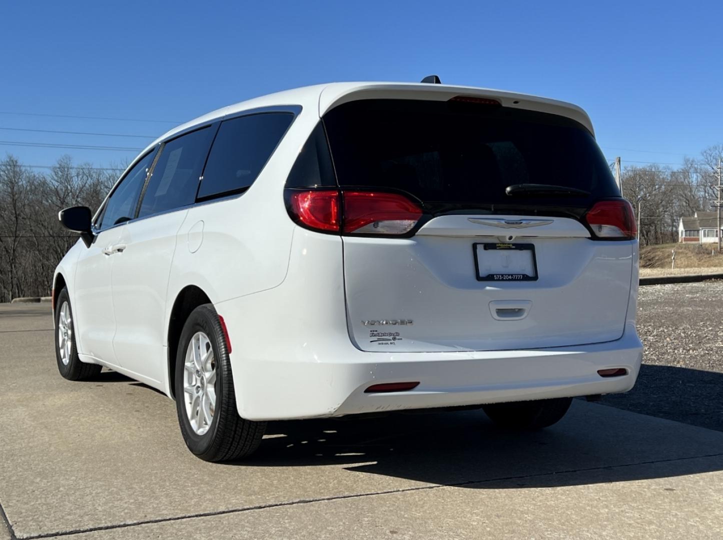 2021 WHITE /Gray Cloth CHRYSLER VOYAGER LX (2C4RC1CG5MR) with an 3.6L V6 engine, Automatic transmission, located at 2990 Old Orchard Rd., Jackson, MO, 63755, 37.354214, -89.612106 - 2021 Chrysler Voyager LX 1-Owner 95xxx miles Front Wheel Drive 3.6L V6 Automatic 3rd Row Backup Camera Power Driver Seat Stow 'N Go Bluetooth Cruise Power Windows/Locks/Mirrors We have financing available and we accept trades! Fill out a credit application on our website or come by toda - Photo#8