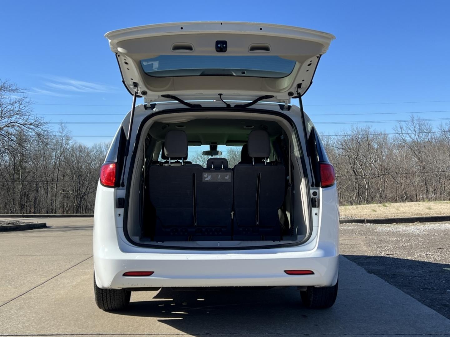 2021 WHITE /Gray Cloth CHRYSLER VOYAGER LX (2C4RC1CG5MR) with an 3.6L V6 engine, Automatic transmission, located at 2990 Old Orchard Rd., Jackson, MO, 63755, 37.354214, -89.612106 - 2021 Chrysler Voyager LX 1-Owner 95xxx miles Front Wheel Drive 3.6L V6 Automatic 3rd Row Backup Camera Power Driver Seat Stow 'N Go Bluetooth Cruise Power Windows/Locks/Mirrors We have financing available and we accept trades! Fill out a credit application on our website or come by toda - Photo#18