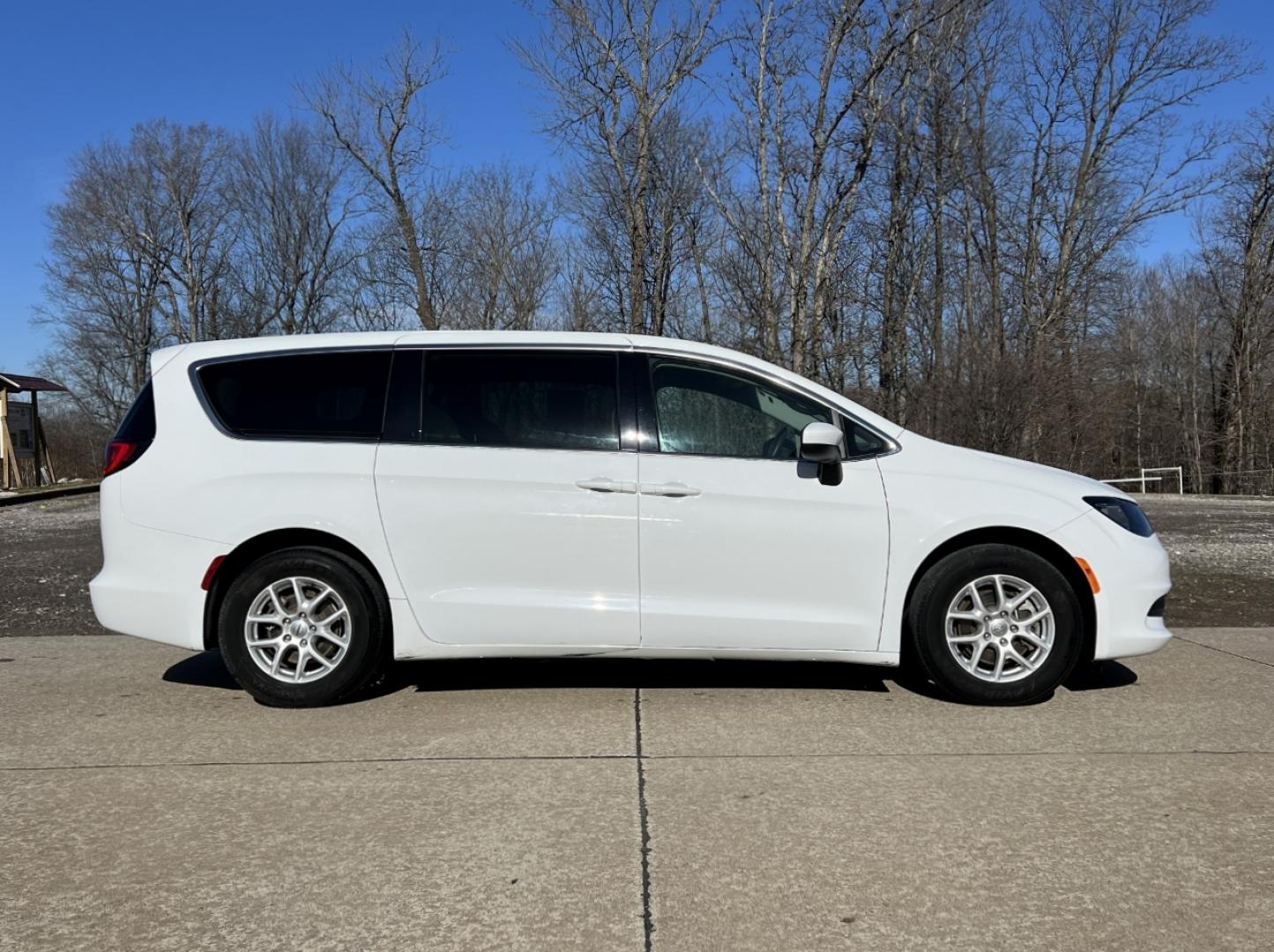 2021 WHITE /Gray Cloth CHRYSLER VOYAGER LX (2C4RC1CG5MR) with an 3.6L V6 engine, Automatic transmission, located at 2990 Old Orchard Rd., Jackson, MO, 63755, 37.354214, -89.612106 - 2021 Chrysler Voyager LX 1-Owner 95xxx miles Front Wheel Drive 3.6L V6 Automatic 3rd Row Backup Camera Power Driver Seat Stow 'N Go Bluetooth Cruise Power Windows/Locks/Mirrors We have financing available and we accept trades! Fill out a credit application on our website or come by toda - Photo#6