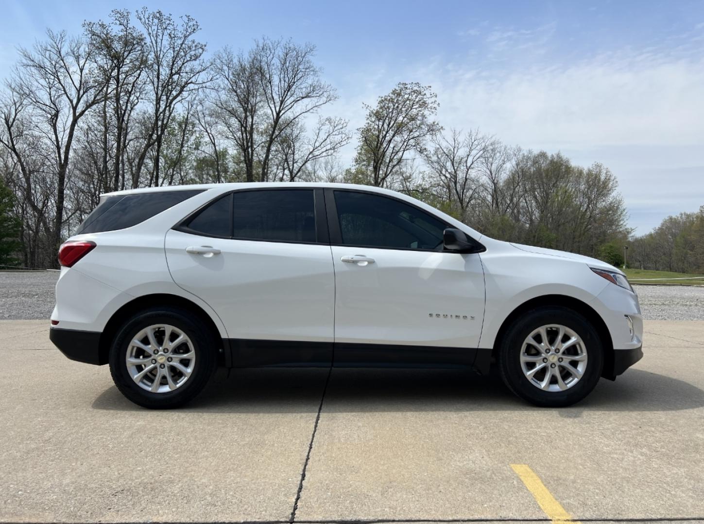2021 WHITE /Gray Cloth CHEVROLET EQUINOX LS (3GNAXHEVXMS) with an 1.5L 4 Cyl. engine, Automatic transmission, located at 2990 Old Orchard Rd., Jackson, MO, 63755, 37.354214, -89.612106 - 2021 Chevrolet Equinox LS 93xxx miles Front Wheel Drive 1.5L 4 Cyl. Automatic Power Driver Seat Backup Camera Bluetooth Cruise Power Windows/Locks/Mirrors We have financing available and we accept trades! Fill out a credit application on our website or come by today! If you have any quest - Photo#6