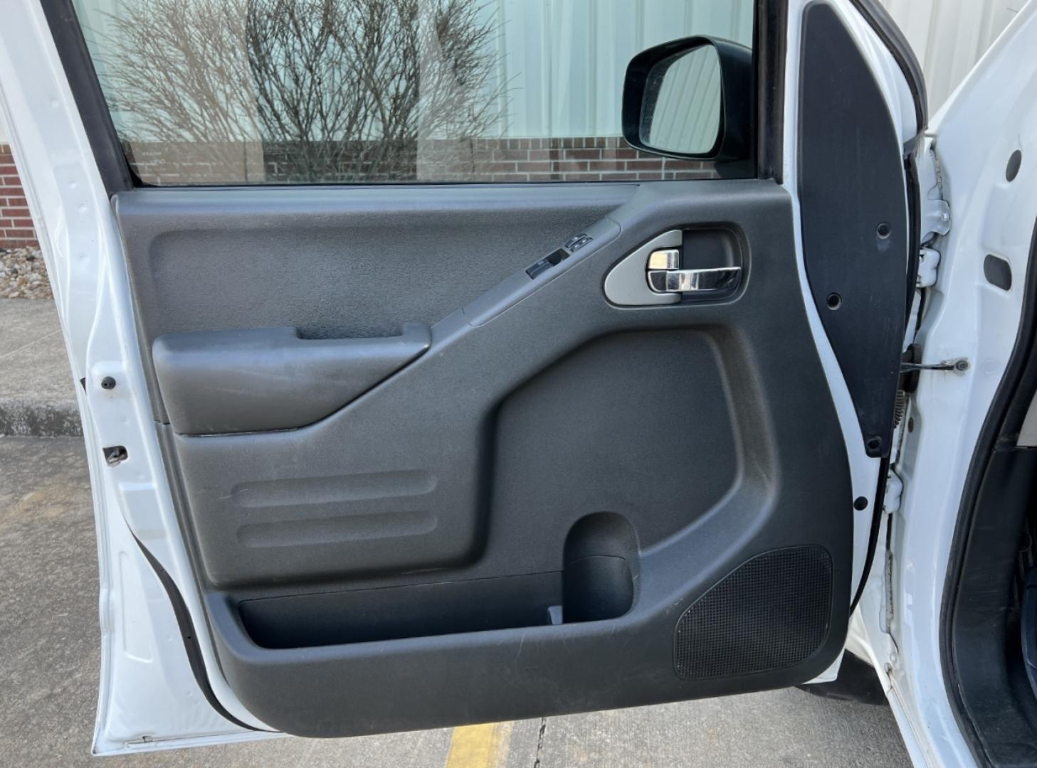 2019 WHITE /Black Cloth NISSAN FRONTIER SV (1N6BD0CT7KN) with an 2.5L 4 Cyl. engine, Automatic transmission, located at 2990 Old Orchard Rd., Jackson, MO, 63755, 37.354214, -89.612106 - 2019 Nissan Frontier SV Only 52xxx miles Rear Wheel Drive 2.5L 4 Cyl. Automatic Backup Camera Bluetooth Cruise Power Windows/Locks/Mirrors We have financing available and we accept trades! Fill out a credit application on our website or come by today! If you have any questions, give us a c - Photo#10