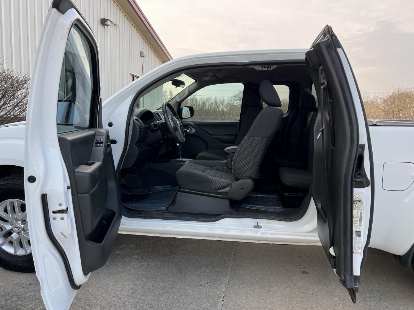 2019 WHITE /Black Cloth NISSAN FRONTIER SV (1N6BD0CT7KN) with an 2.5L 4 Cyl. engine, Automatic transmission, located at 2990 Old Orchard Rd., Jackson, MO, 63755, 37.354214, -89.612106 - 2019 Nissan Frontier SV Only 52xxx miles Rear Wheel Drive 2.5L 4 Cyl. Automatic Backup Camera Bluetooth Cruise Power Windows/Locks/Mirrors We have financing available and we accept trades! Fill out a credit application on our website or come by today! If you have any questions, give us a c - Photo#15