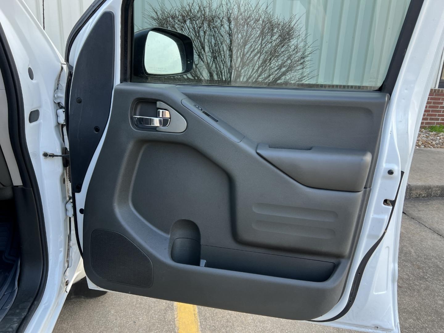 2019 WHITE /Black Cloth NISSAN FRONTIER SV (1N6BD0CT7KN) with an 2.5L 4 Cyl. engine, Automatic transmission, located at 2990 Old Orchard Rd., Jackson, MO, 63755, 37.354214, -89.612106 - 2019 Nissan Frontier SV Only 52xxx miles Rear Wheel Drive 2.5L 4 Cyl. Automatic Backup Camera Bluetooth Cruise Power Windows/Locks/Mirrors We have financing available and we accept trades! Fill out a credit application on our website or come by today! If you have any questions, give us a c - Photo#12