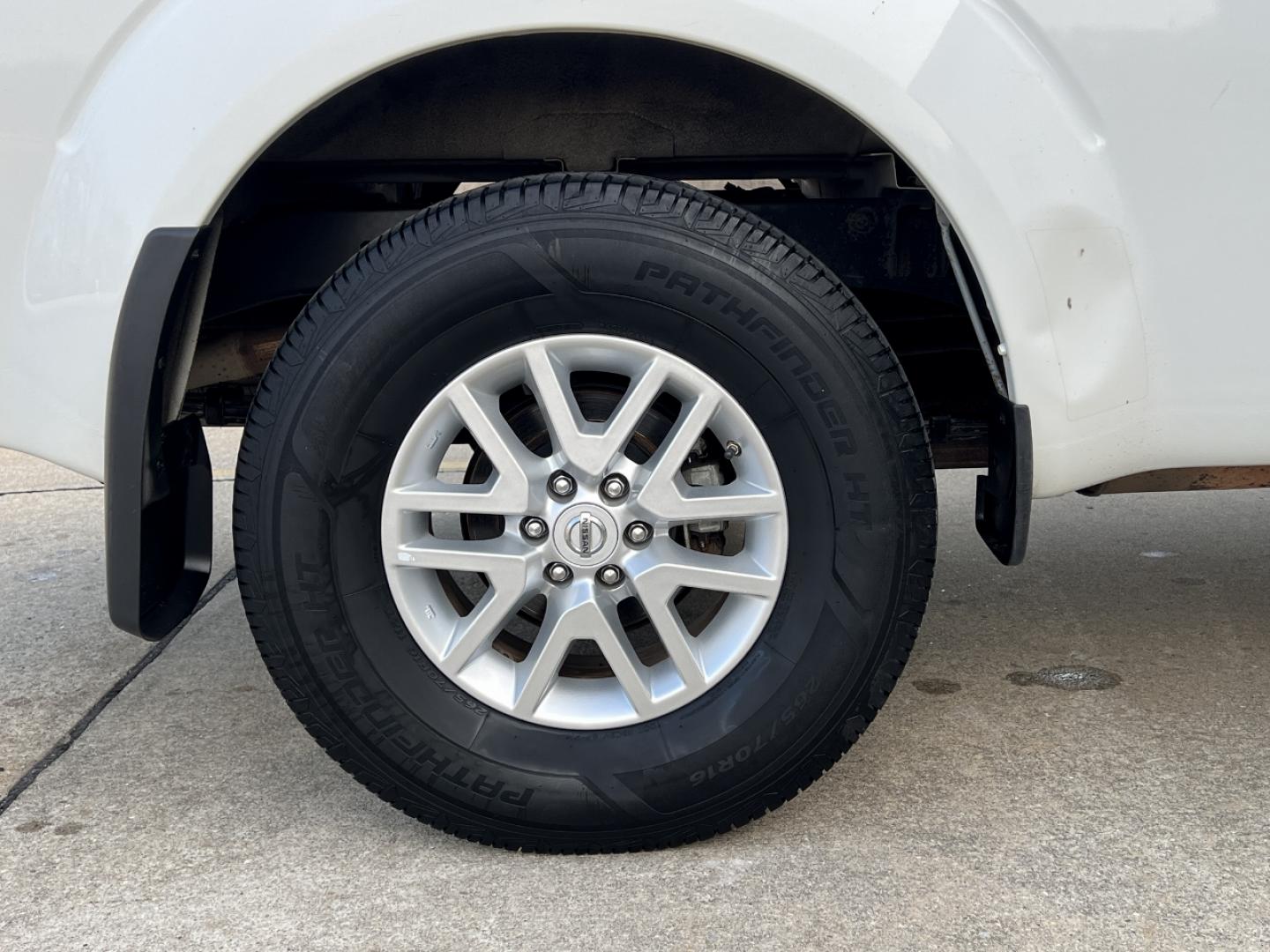 2019 WHITE /Black Cloth NISSAN FRONTIER SV (1N6BD0CT7KN) with an 2.5L 4 Cyl. engine, Automatic transmission, located at 2990 Old Orchard Rd., Jackson, MO, 63755, 37.354214, -89.612106 - 2019 Nissan Frontier SV Only 52xxx miles Rear Wheel Drive 2.5L 4 Cyl. Automatic Backup Camera Bluetooth Cruise Power Windows/Locks/Mirrors We have financing available and we accept trades! Fill out a credit application on our website or come by today! If you have any questions, give us a c - Photo#37