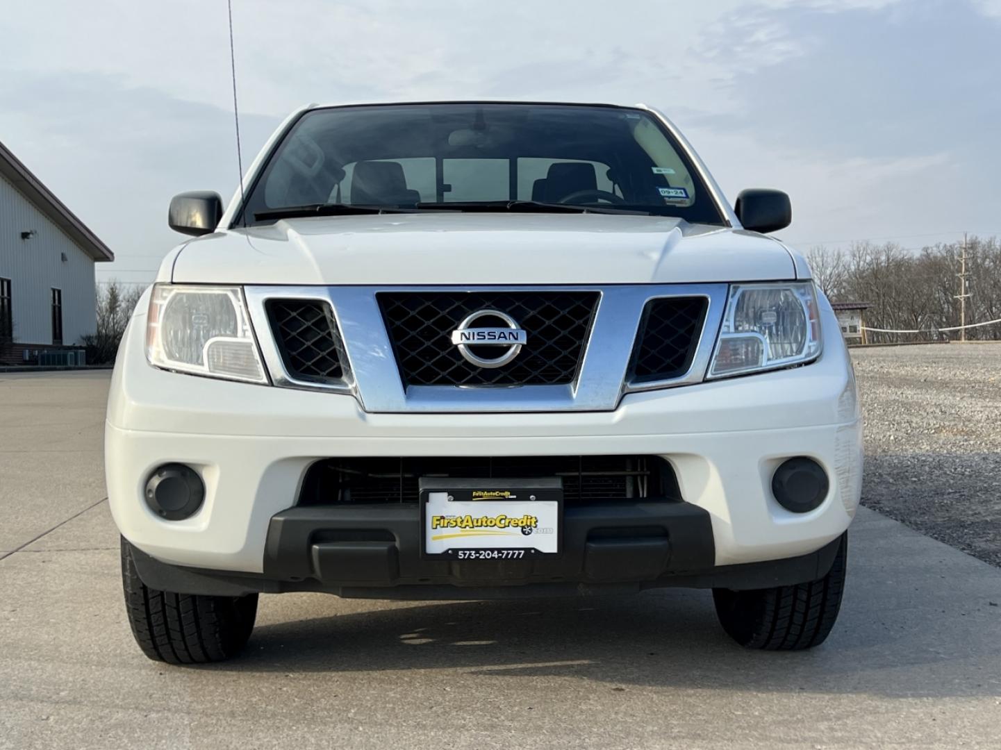 2019 WHITE /Black Cloth NISSAN FRONTIER SV (1N6BD0CT7KN) with an 2.5L 4 Cyl. engine, Automatic transmission, located at 2990 Old Orchard Rd., Jackson, MO, 63755, 37.354214, -89.612106 - 2019 Nissan Frontier SV Only 52xxx miles Rear Wheel Drive 2.5L 4 Cyl. Automatic Backup Camera Bluetooth Cruise Power Windows/Locks/Mirrors We have financing available and we accept trades! Fill out a credit application on our website or come by today! If you have any questions, give us a c - Photo#9