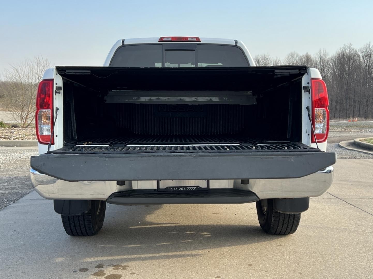 2019 WHITE /Black Cloth NISSAN FRONTIER SV (1N6BD0CT7KN) with an 2.5L 4 Cyl. engine, Automatic transmission, located at 2990 Old Orchard Rd., Jackson, MO, 63755, 37.354214, -89.612106 - 2019 Nissan Frontier SV Only 52xxx miles Rear Wheel Drive 2.5L 4 Cyl. Automatic Backup Camera Bluetooth Cruise Power Windows/Locks/Mirrors We have financing available and we accept trades! Fill out a credit application on our website or come by today! If you have any questions, give us a c - Photo#18