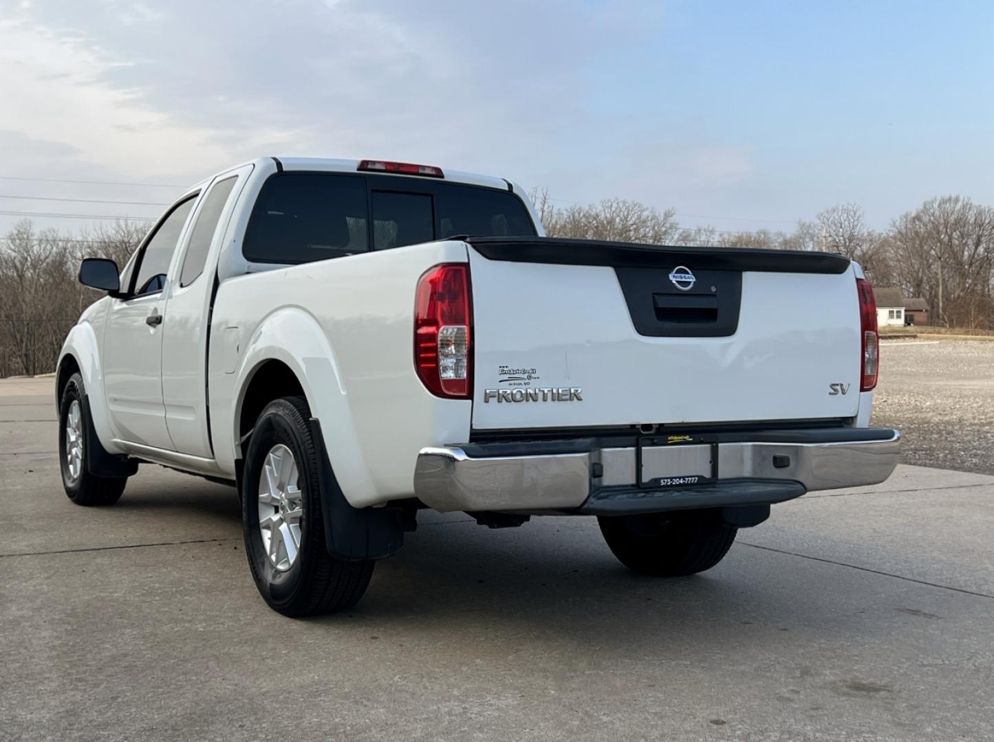 2019 WHITE /Black Cloth NISSAN FRONTIER SV (1N6BD0CT7KN) with an 2.5L 4 Cyl. engine, Automatic transmission, located at 2990 Old Orchard Rd., Jackson, MO, 63755, 37.354214, -89.612106 - 2019 Nissan Frontier SV Only 52xxx miles Rear Wheel Drive 2.5L 4 Cyl. Automatic Backup Camera Bluetooth Cruise Power Windows/Locks/Mirrors We have financing available and we accept trades! Fill out a credit application on our website or come by today! If you have any questions, give us a c - Photo#7