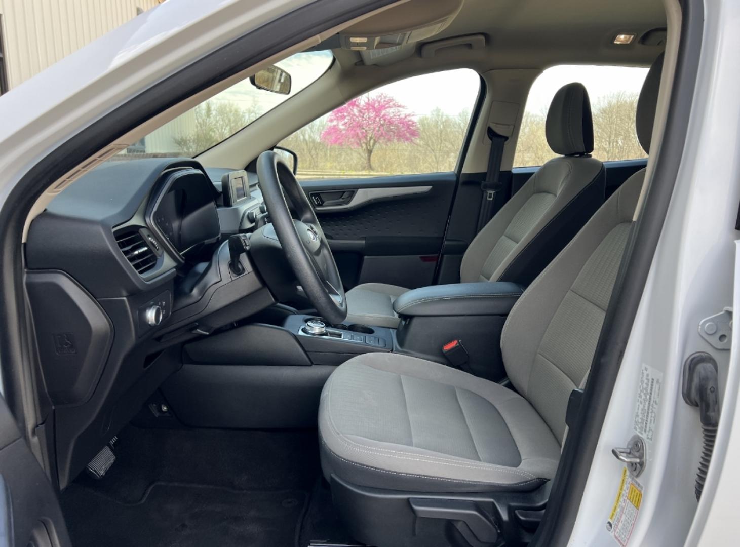 2020 WHITE /Gray Cloth FORD ESCAPE S (1FMCU9F69LU) with an 1.5L 3 Cyl. engine, Automatic transmission, located at 2990 Old Orchard Rd., Jackson, MO, 63755, 37.354214, -89.612106 - 2020 Ford Escape S 1-Owner 76xxx miles 4 Wheel Drive 1.5L 3 Cyl. Automatic Backup Camera Bluetooth Cruise Power Windows/Locks/Mirrors We have financing available and we accept trades! Fill out a credit application on our website or come by today! If you have any questions, give us a call - Photo#11