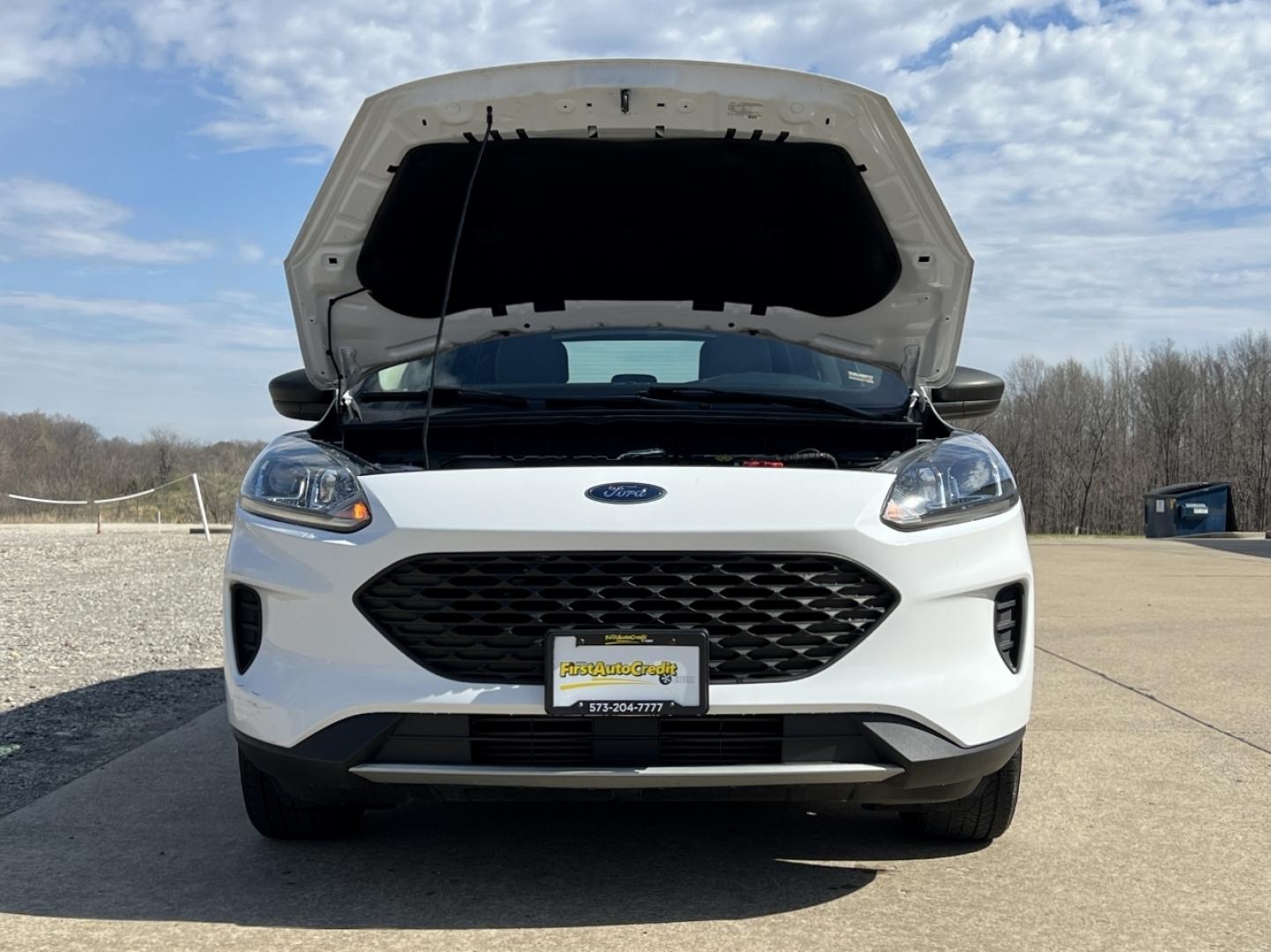 2020 WHITE /Gray Cloth FORD ESCAPE S (1FMCU9F69LU) with an 1.5L 3 Cyl. engine, Automatic transmission, located at 2990 Old Orchard Rd., Jackson, MO, 63755, 37.354214, -89.612106 - 2020 Ford Escape S 1-Owner 76xxx miles 4 Wheel Drive 1.5L 3 Cyl. Automatic Backup Camera Bluetooth Cruise Power Windows/Locks/Mirrors We have financing available and we accept trades! Fill out a credit application on our website or come by today! If you have any questions, give us a call - Photo#28