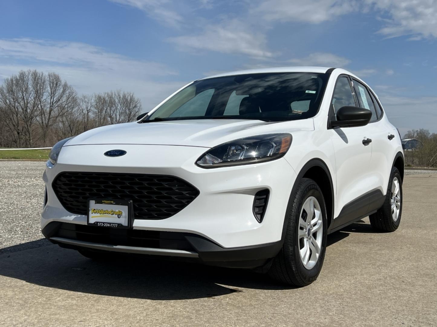 2020 WHITE /Gray Cloth FORD ESCAPE S (1FMCU9F69LU) with an 1.5L 3 Cyl. engine, Automatic transmission, located at 2990 Old Orchard Rd., Jackson, MO, 63755, 37.354214, -89.612106 - 2020 Ford Escape S 1-Owner 76xxx miles 4 Wheel Drive 1.5L 3 Cyl. Automatic Backup Camera Bluetooth Cruise Power Windows/Locks/Mirrors We have financing available and we accept trades! Fill out a credit application on our website or come by today! If you have any questions, give us a call - Photo#3