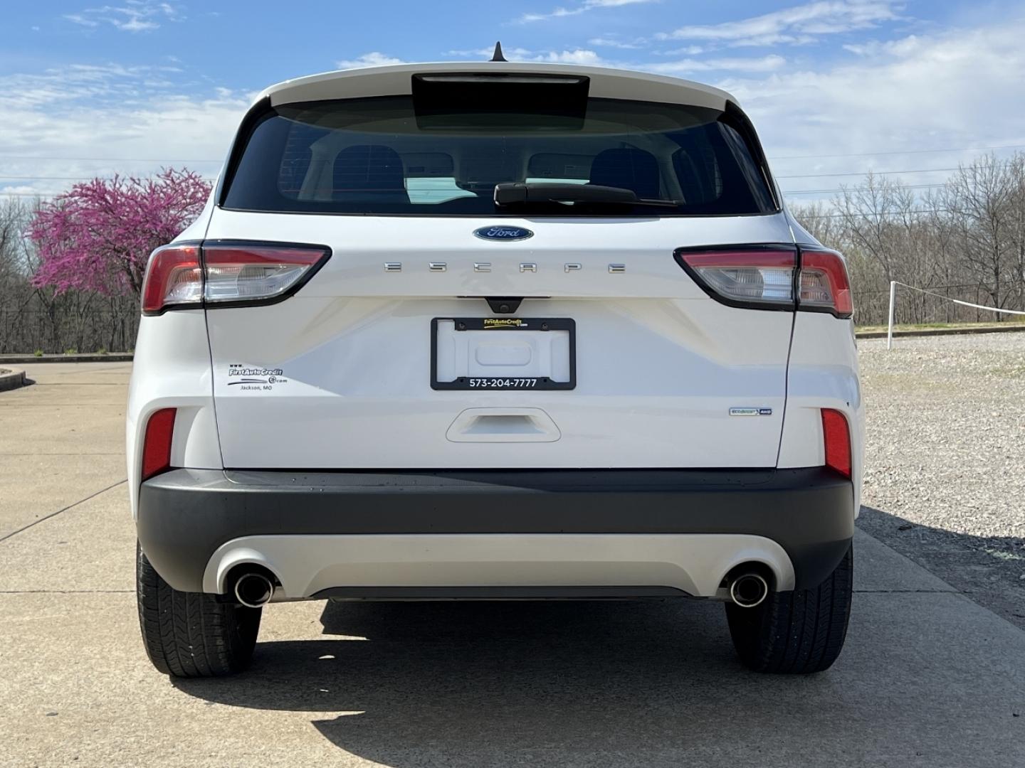 2020 WHITE /Gray Cloth FORD ESCAPE S (1FMCU9F69LU) with an 1.5L 3 Cyl. engine, Automatic transmission, located at 2990 Old Orchard Rd., Jackson, MO, 63755, 37.354214, -89.612106 - 2020 Ford Escape S 1-Owner 76xxx miles 4 Wheel Drive 1.5L 3 Cyl. Automatic Backup Camera Bluetooth Cruise Power Windows/Locks/Mirrors We have financing available and we accept trades! Fill out a credit application on our website or come by today! If you have any questions, give us a call - Photo#8