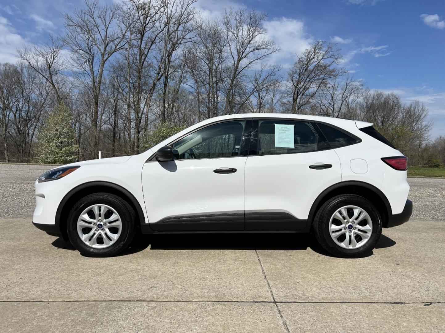 2020 WHITE /Gray Cloth FORD ESCAPE S (1FMCU9F69LU) with an 1.5L 3 Cyl. engine, Automatic transmission, located at 2990 Old Orchard Rd., Jackson, MO, 63755, 37.354214, -89.612106 - 2020 Ford Escape S 1-Owner 76xxx miles 4 Wheel Drive 1.5L 3 Cyl. Automatic Backup Camera Bluetooth Cruise Power Windows/Locks/Mirrors We have financing available and we accept trades! Fill out a credit application on our website or come by today! If you have any questions, give us a call - Photo#4
