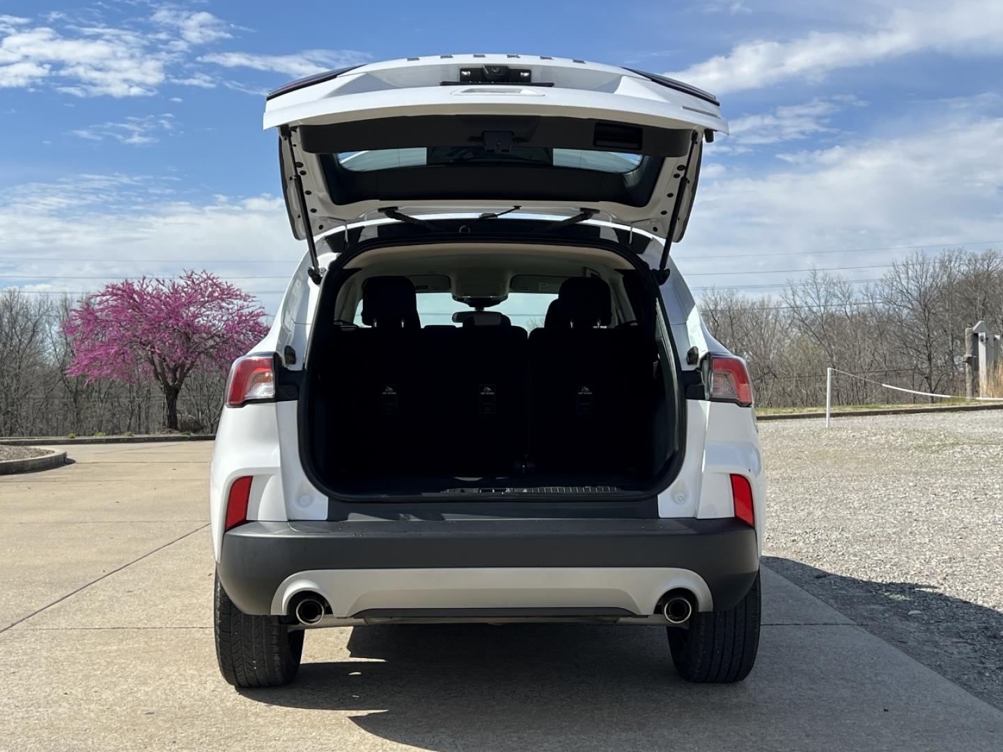 2020 WHITE /Gray Cloth FORD ESCAPE S (1FMCU9F69LU) with an 1.5L 3 Cyl. engine, Automatic transmission, located at 2990 Old Orchard Rd., Jackson, MO, 63755, 37.354214, -89.612106 - 2020 Ford Escape S 1-Owner 76xxx miles 4 Wheel Drive 1.5L 3 Cyl. Automatic Backup Camera Bluetooth Cruise Power Windows/Locks/Mirrors We have financing available and we accept trades! Fill out a credit application on our website or come by today! If you have any questions, give us a call - Photo#16