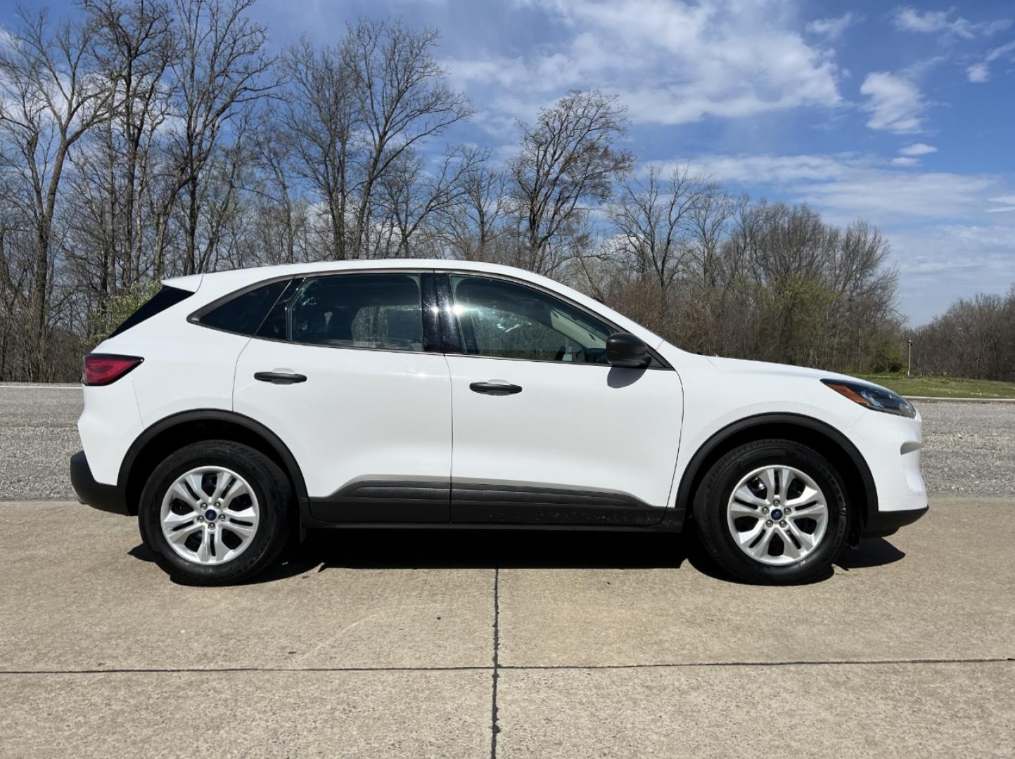2020 WHITE /Gray Cloth FORD ESCAPE S (1FMCU9F69LU) with an 1.5L 3 Cyl. engine, Automatic transmission, located at 2990 Old Orchard Rd., Jackson, MO, 63755, 37.354214, -89.612106 - 2020 Ford Escape S 1-Owner 76xxx miles 4 Wheel Drive 1.5L 3 Cyl. Automatic Backup Camera Bluetooth Cruise Power Windows/Locks/Mirrors We have financing available and we accept trades! Fill out a credit application on our website or come by today! If you have any questions, give us a call - Photo#5