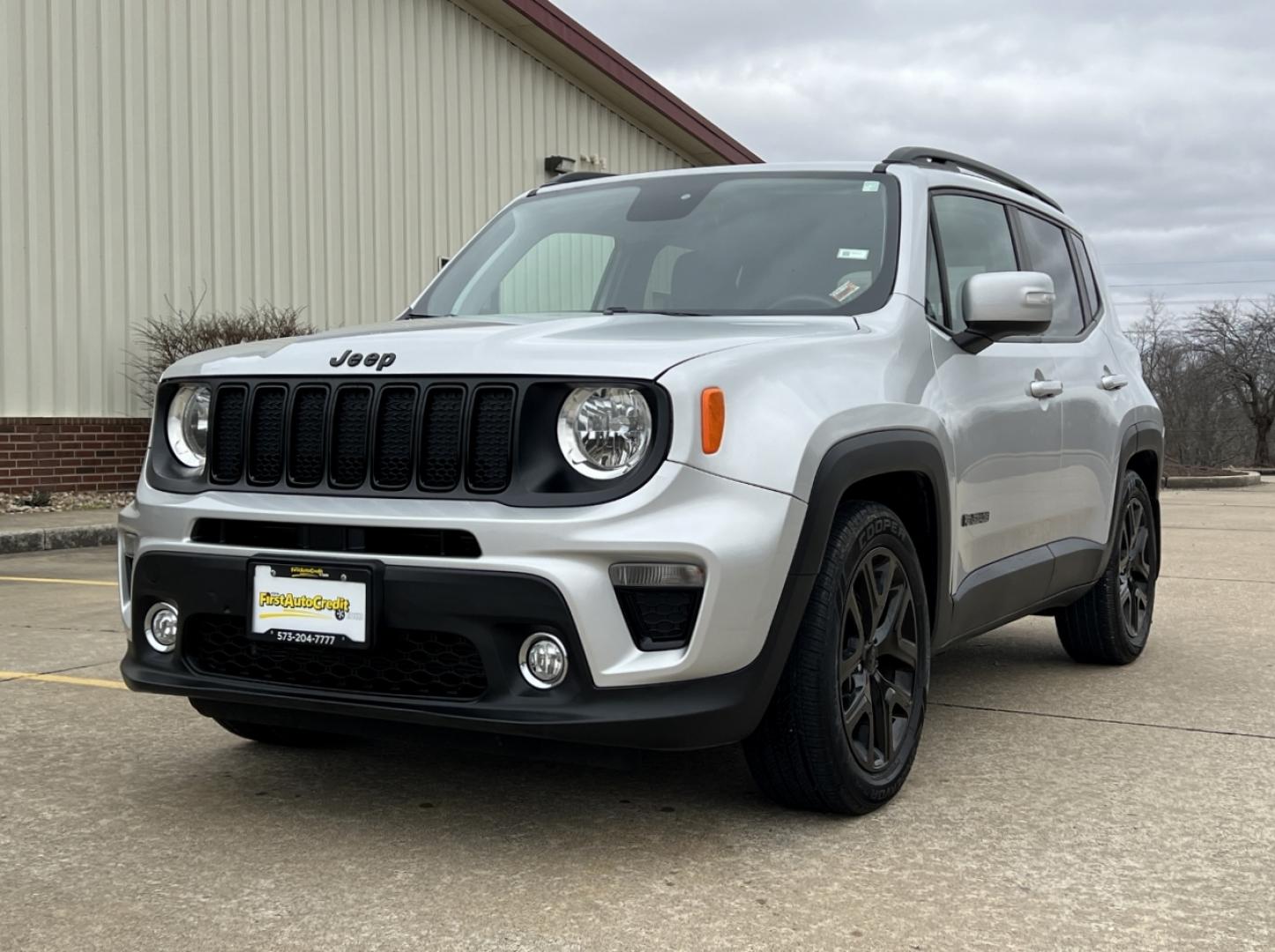 2019 SILVER /Black Cloth JEEP RENEGADE LATITUDE (ZACNJABB5KP) with an 2.4L 4 Cyl. engine, Automatic transmission, located at 2990 Old Orchard Rd., Jackson, MO, 63755, 37.354214, -89.612106 - 2019 Jeep Renegade Latitude 75xxx miles Front Wheel Drive 2.4L 4 Cyl. Automatic Backup Camera Bluetooth Cruise Power Windows/Locks/Mirrors We have financing available and we accept trades! Fill out a credit application on our website or come by today! If you have any questions, give us a c - Photo#3