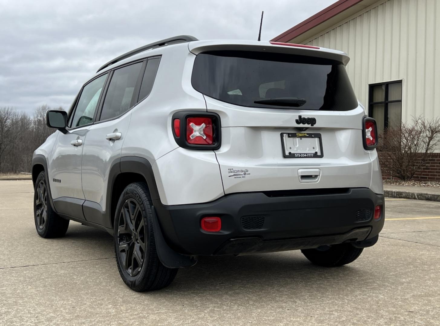 2019 SILVER /Black Cloth JEEP RENEGADE LATITUDE (ZACNJABB5KP) with an 2.4L 4 Cyl. engine, Automatic transmission, located at 2990 Old Orchard Rd., Jackson, MO, 63755, 37.354214, -89.612106 - 2019 Jeep Renegade Latitude 75xxx miles Front Wheel Drive 2.4L 4 Cyl. Automatic Backup Camera Bluetooth Cruise Power Windows/Locks/Mirrors We have financing available and we accept trades! Fill out a credit application on our website or come by today! If you have any questions, give us a c - Photo#7