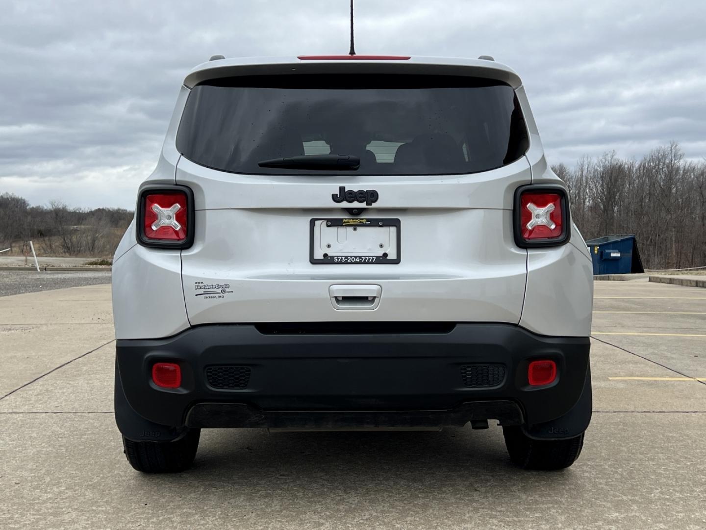2019 SILVER /Black Cloth JEEP RENEGADE LATITUDE (ZACNJABB5KP) with an 2.4L 4 Cyl. engine, Automatic transmission, located at 2990 Old Orchard Rd., Jackson, MO, 63755, 37.354214, -89.612106 - 2019 Jeep Renegade Latitude 75xxx miles Front Wheel Drive 2.4L 4 Cyl. Automatic Backup Camera Bluetooth Cruise Power Windows/Locks/Mirrors We have financing available and we accept trades! Fill out a credit application on our website or come by today! If you have any questions, give us a c - Photo#8