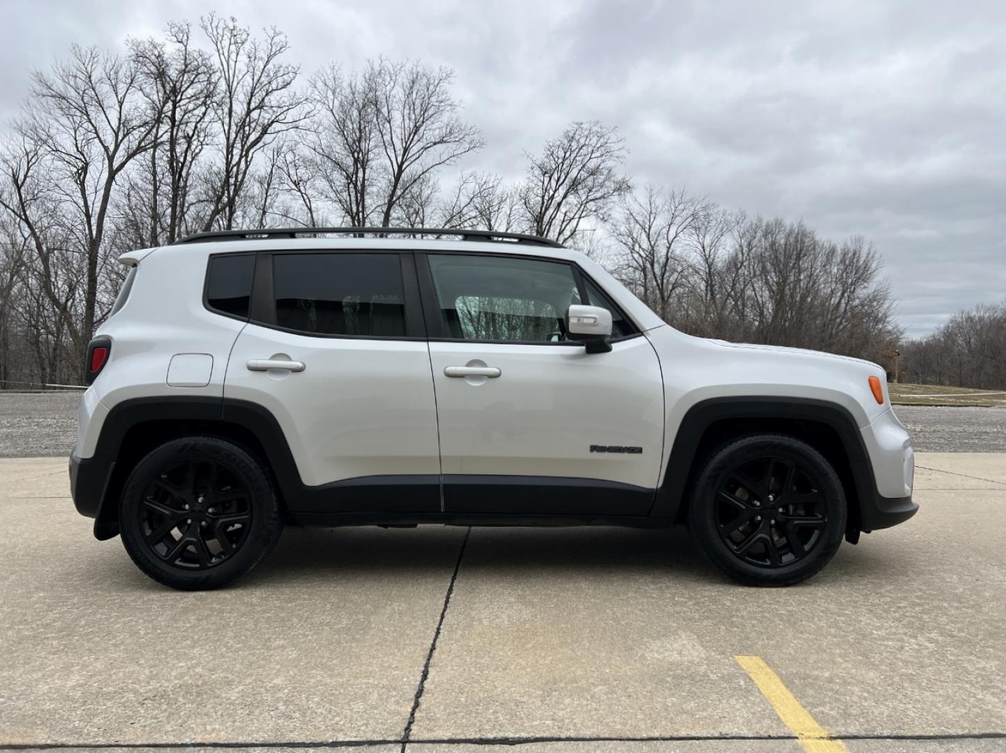 2019 SILVER /Black Cloth JEEP RENEGADE LATITUDE (ZACNJABB5KP) with an 2.4L 4 Cyl. engine, Automatic transmission, located at 2990 Old Orchard Rd., Jackson, MO, 63755, 37.354214, -89.612106 - 2019 Jeep Renegade Latitude 75xxx miles Front Wheel Drive 2.4L 4 Cyl. Automatic Backup Camera Bluetooth Cruise Power Windows/Locks/Mirrors We have financing available and we accept trades! Fill out a credit application on our website or come by today! If you have any questions, give us a c - Photo#5