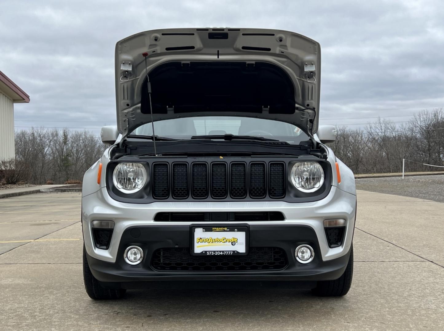 2019 SILVER /Black Cloth JEEP RENEGADE LATITUDE (ZACNJABB5KP) with an 2.4L 4 Cyl. engine, Automatic transmission, located at 2990 Old Orchard Rd., Jackson, MO, 63755, 37.354214, -89.612106 - 2019 Jeep Renegade Latitude 75xxx miles Front Wheel Drive 2.4L 4 Cyl. Automatic Backup Camera Bluetooth Cruise Power Windows/Locks/Mirrors We have financing available and we accept trades! Fill out a credit application on our website or come by today! If you have any questions, give us a c - Photo#27